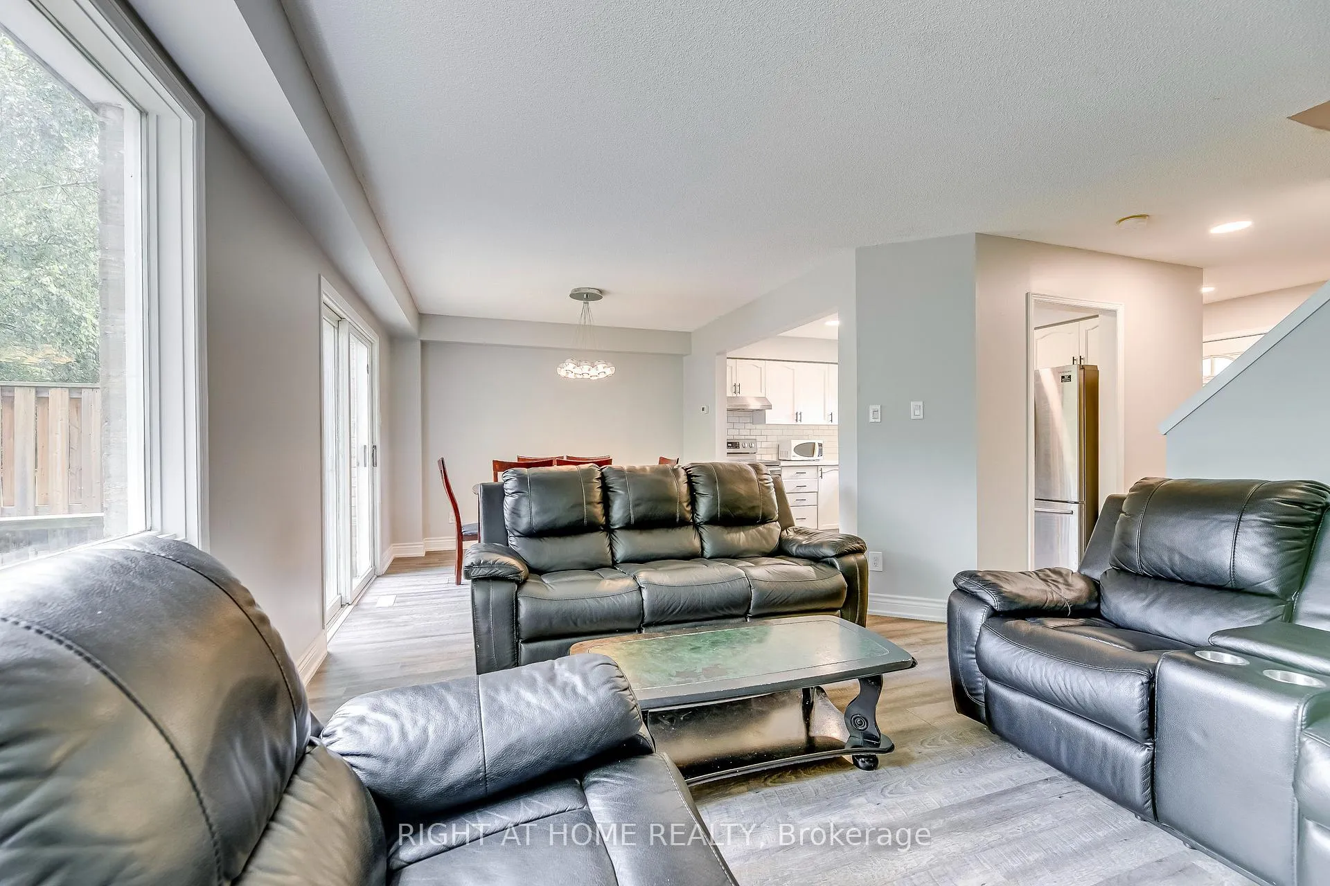 Photo 11 of 68 Middlemiss Cres, Cambridge — HOMEH