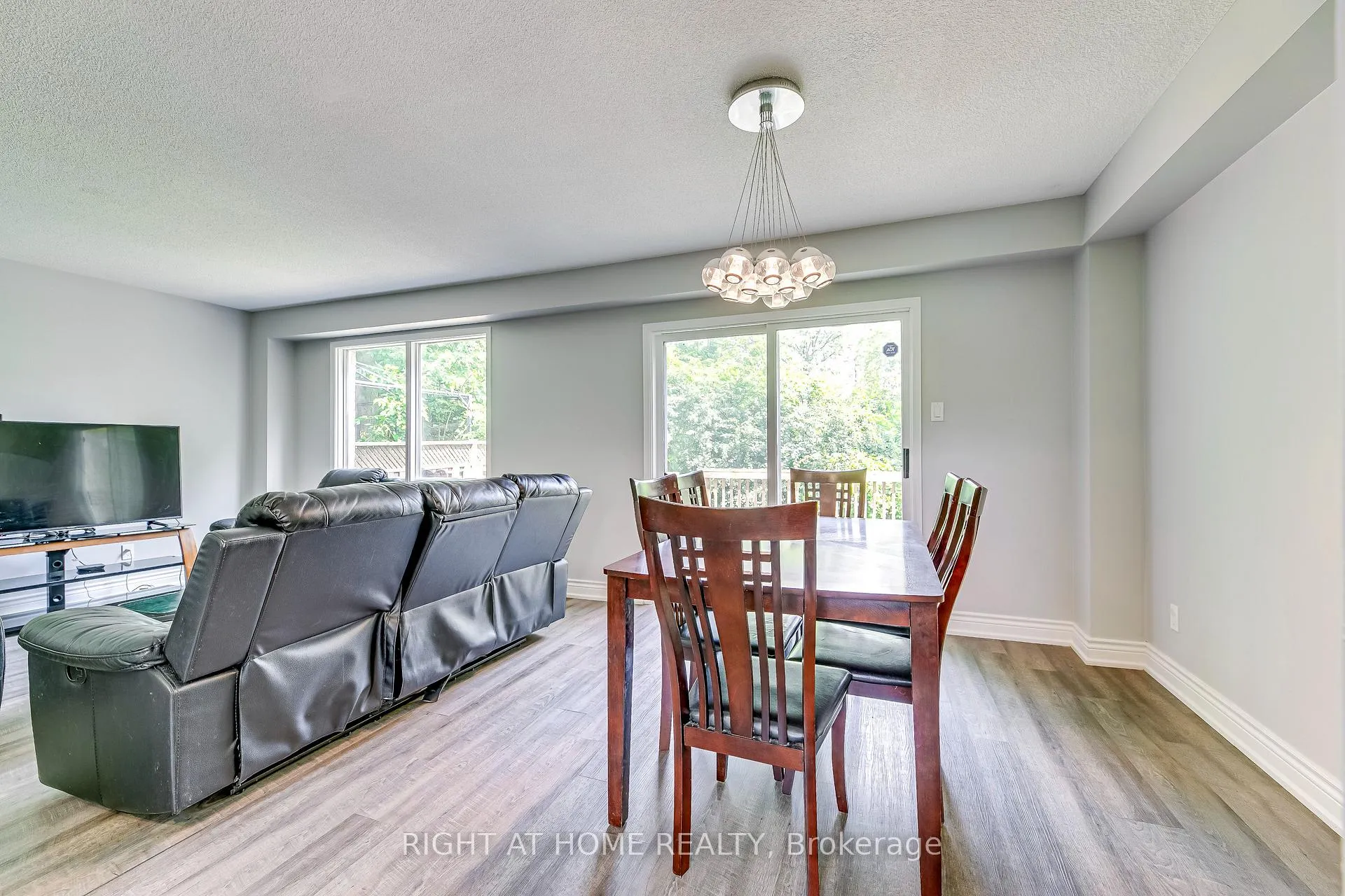 Photo 14 of 68 Middlemiss Cres, Cambridge — HOMEH