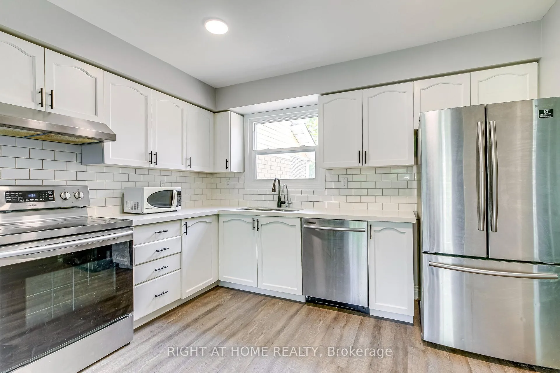 Photo 16 of 68 Middlemiss Cres, Cambridge — HOMEH