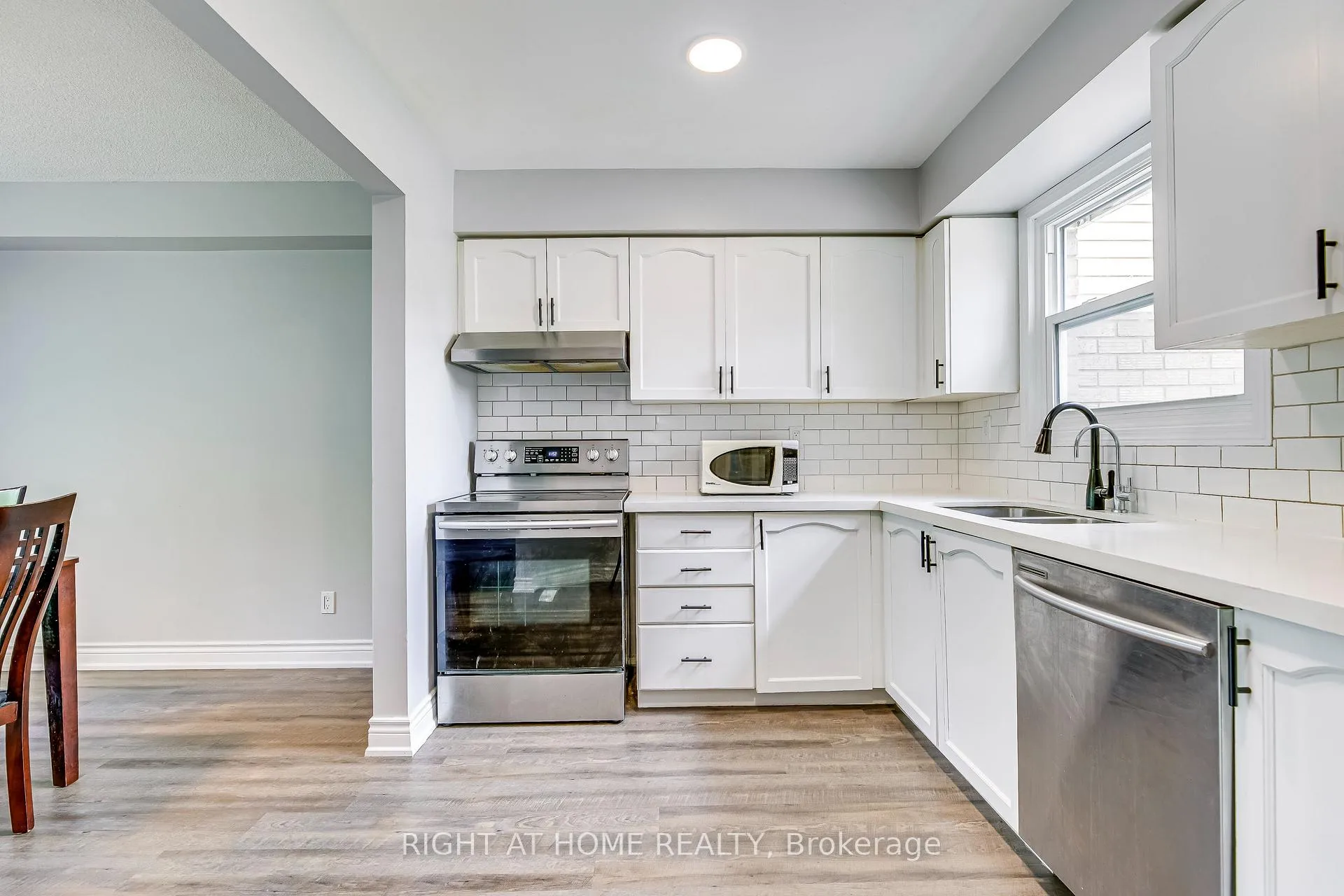 Photo 18 of 68 Middlemiss Cres, Cambridge — HOMEH