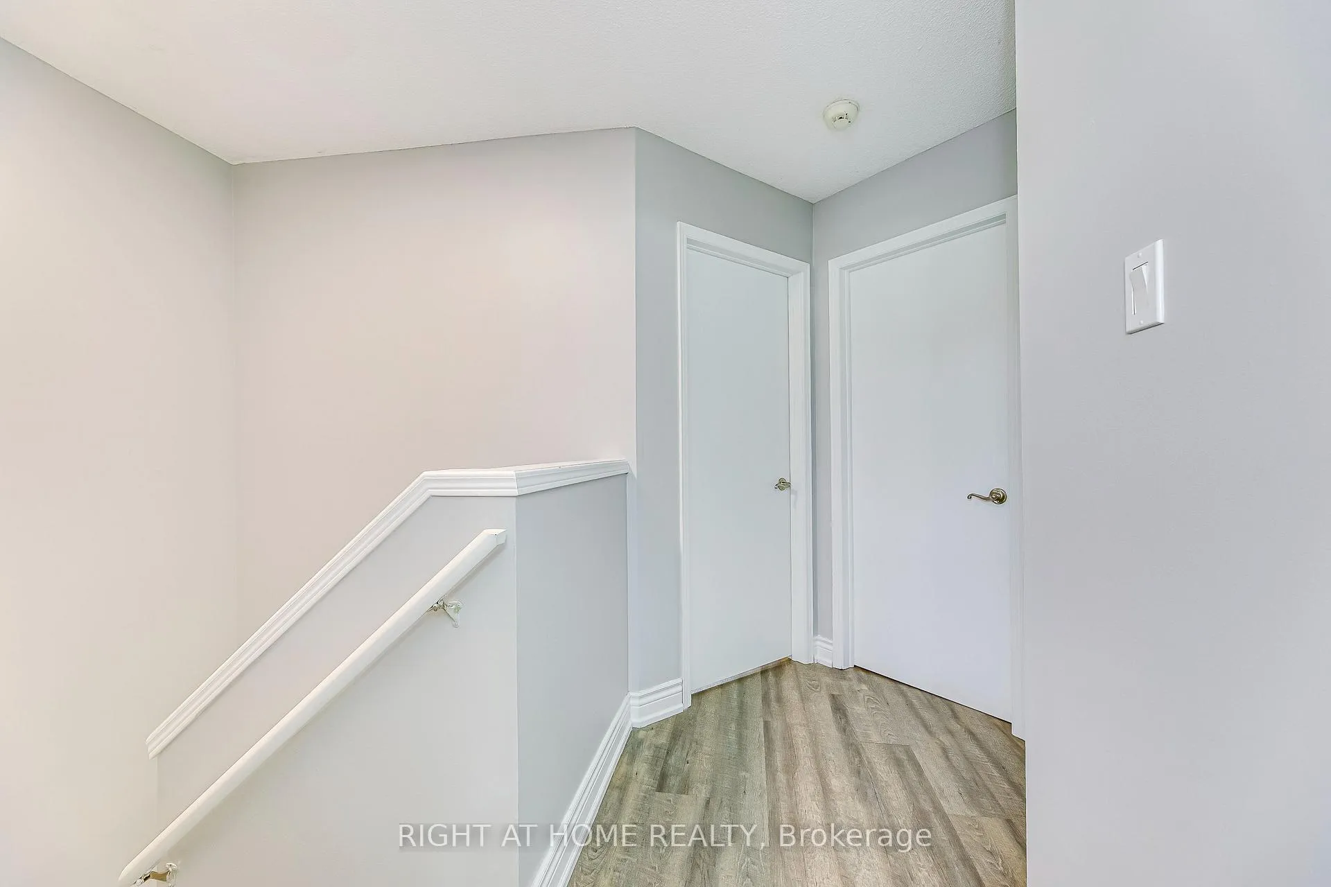 Photo 22 of 68 Middlemiss Cres, Cambridge — HOMEH