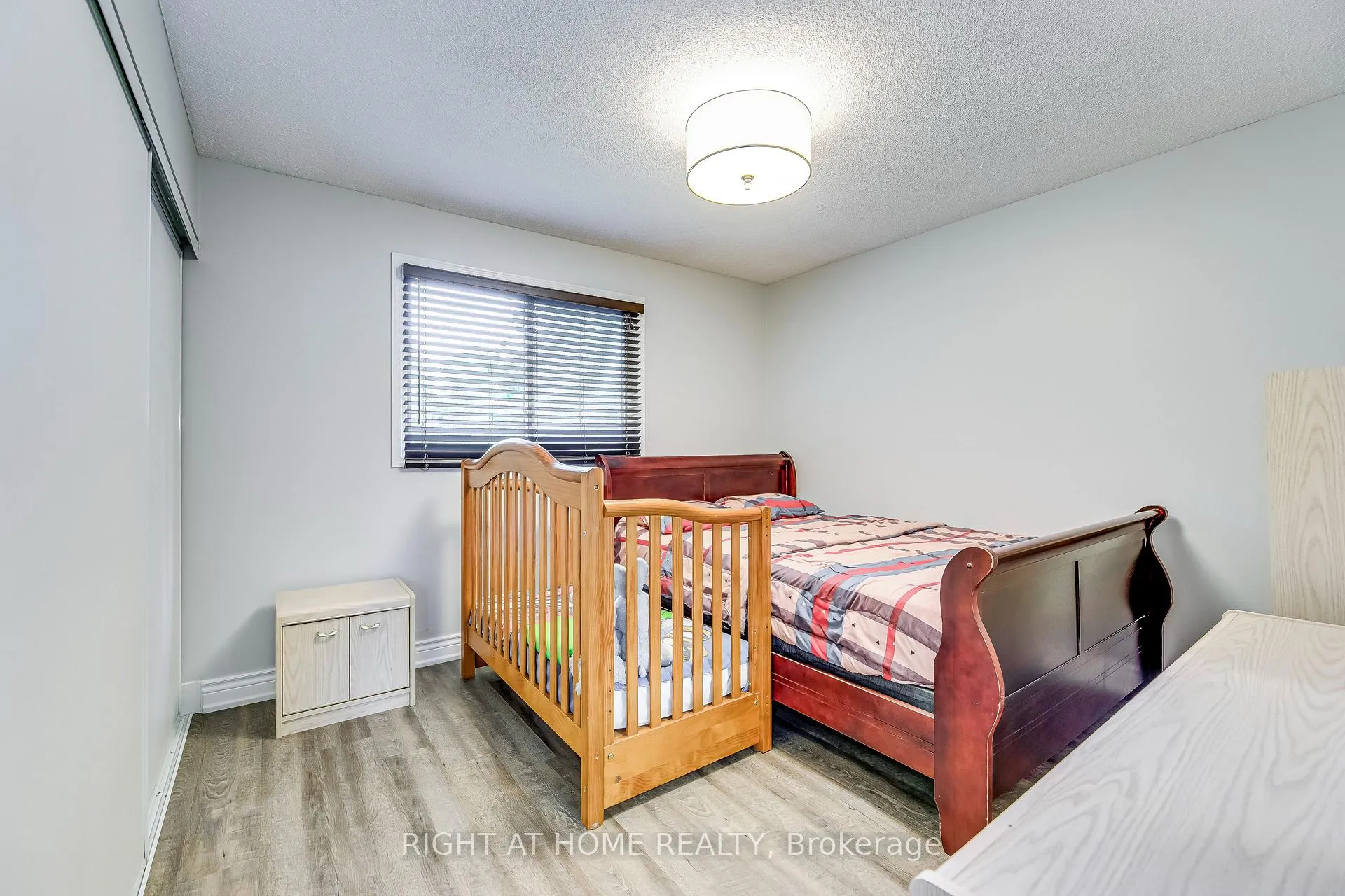 Photo 24 of 68 Middlemiss Cres, Cambridge — HOMEH