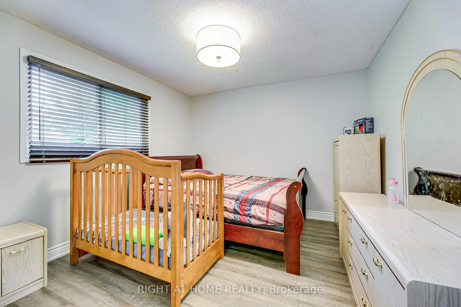 Photo 25 of 68 Middlemiss Cres, Cambridge — HOMEH