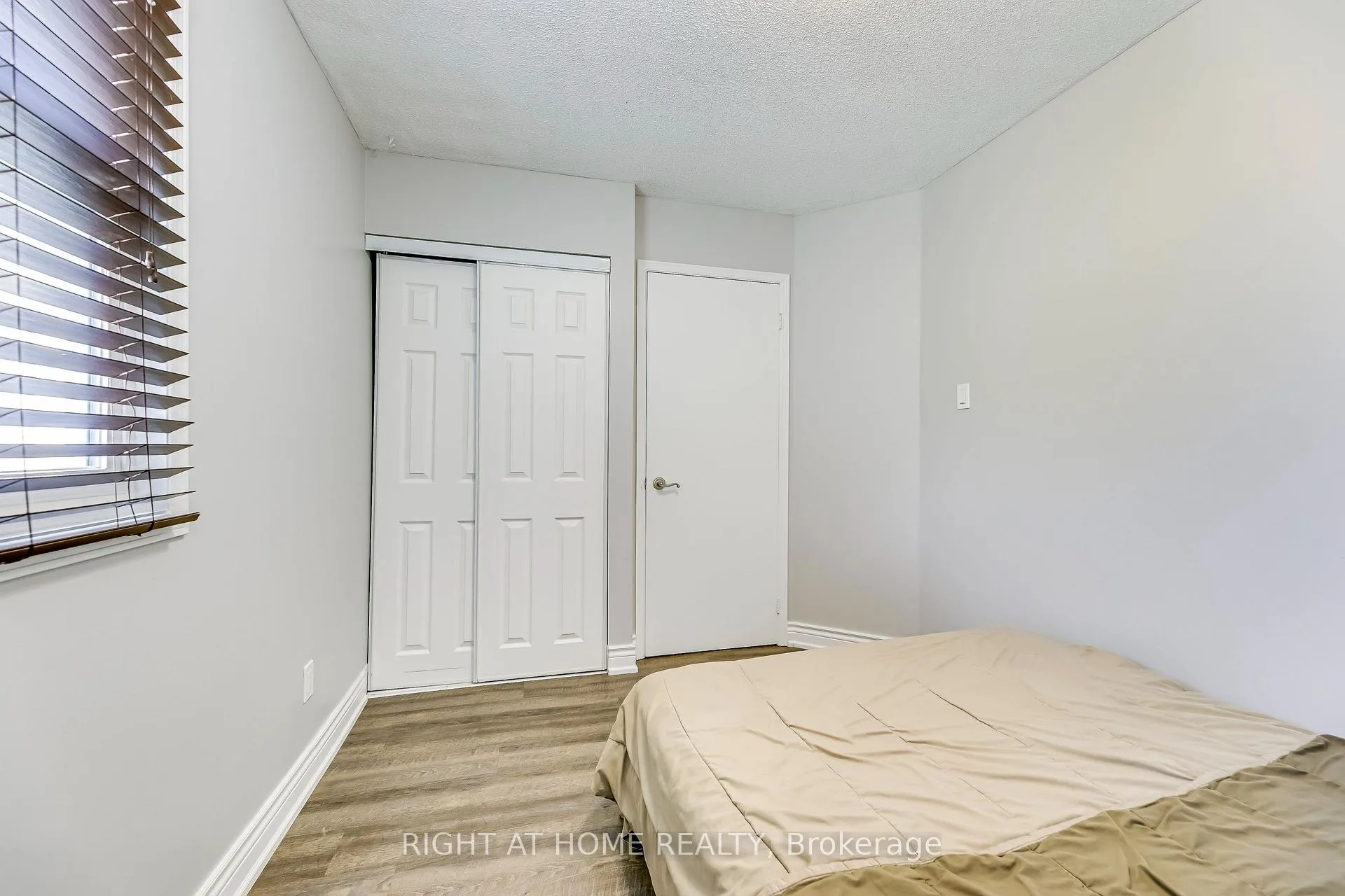 Photo 27 of 68 Middlemiss Cres, Cambridge — HOMEH