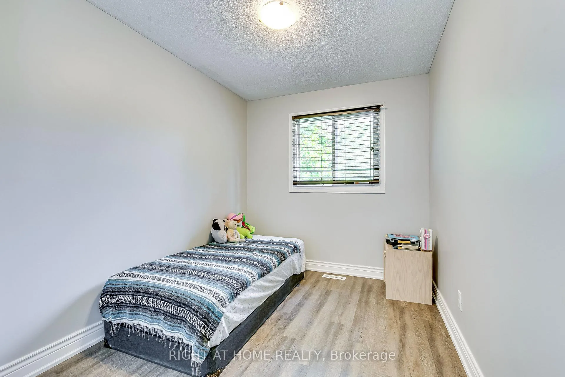 Photo 28 of 68 Middlemiss Cres, Cambridge — HOMEH