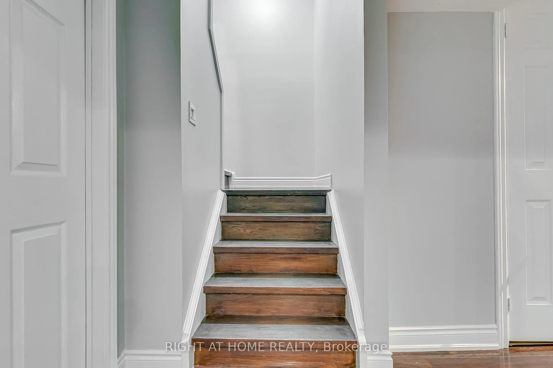 Photo 32 of 68 Middlemiss Cres, Cambridge — HOMEH