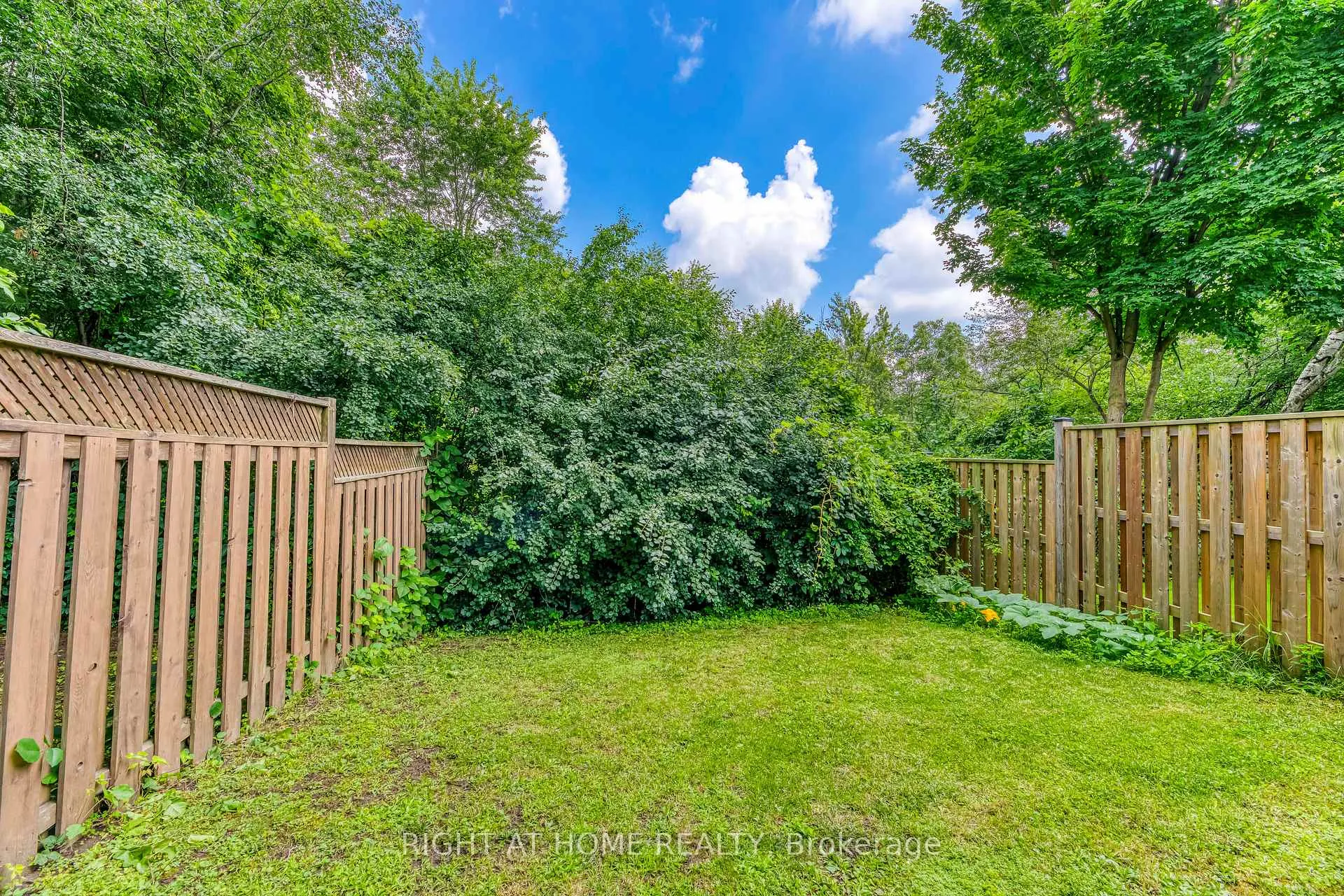 Photo 42 of 68 Middlemiss Cres, Cambridge — HOMEH
