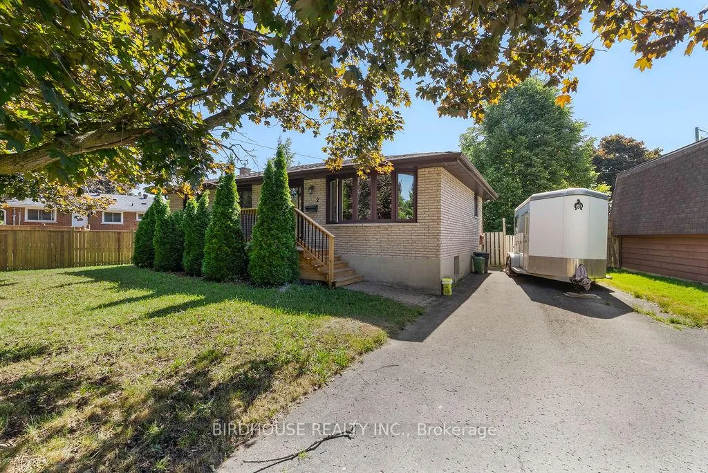 Front of 2 Roselyn Court