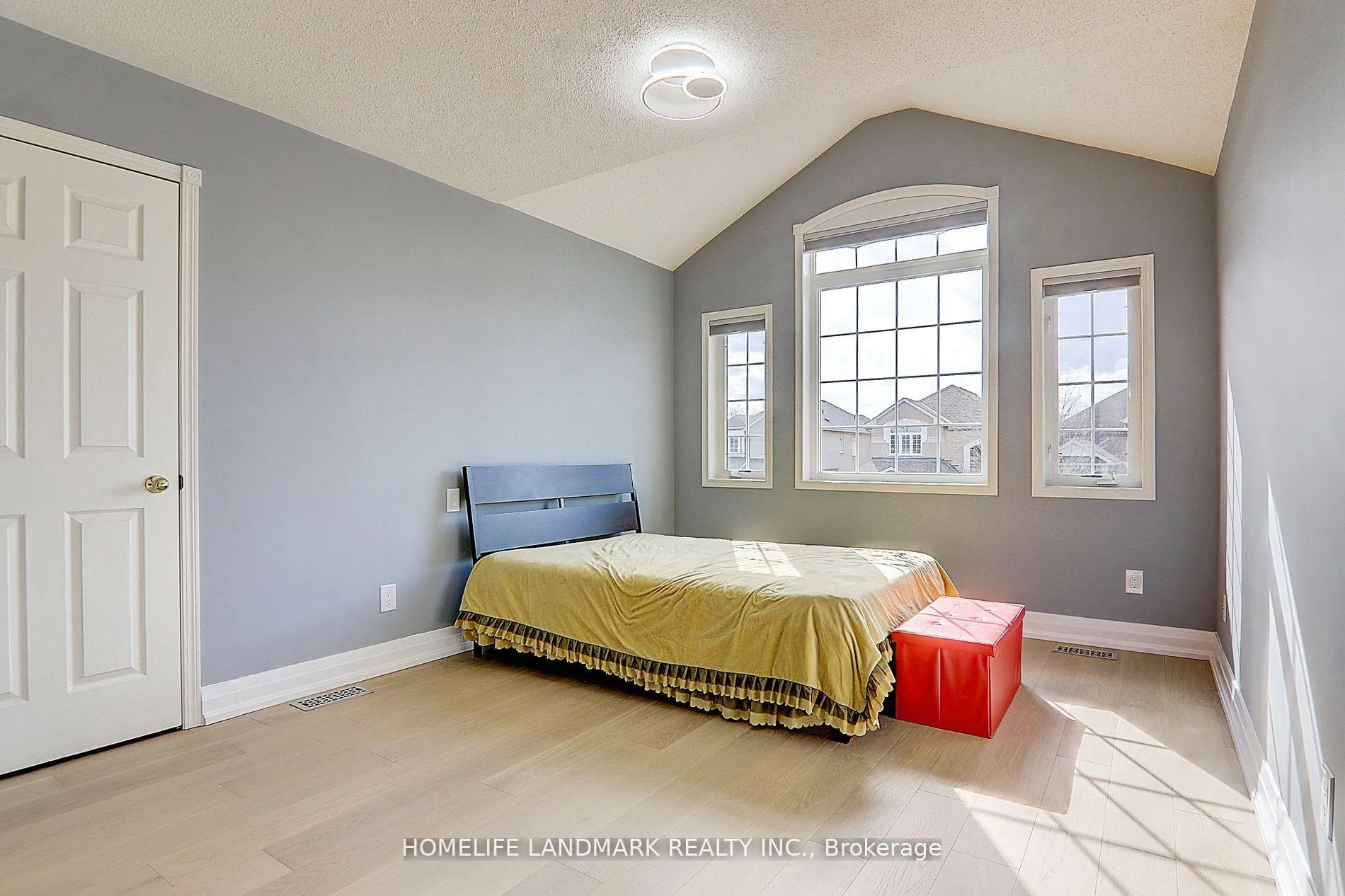 Photo 5 of 51 White Cedar Drive, Markham, Legacy — HOMEH