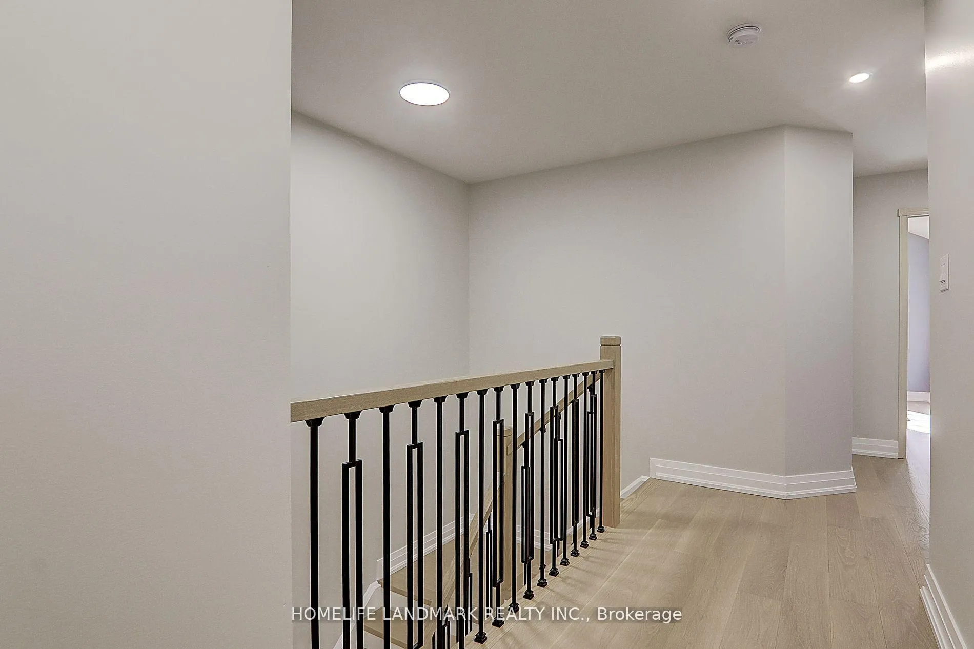 Photo 35 of 51 White Cedar Drive, Markham, Legacy — HOMEH