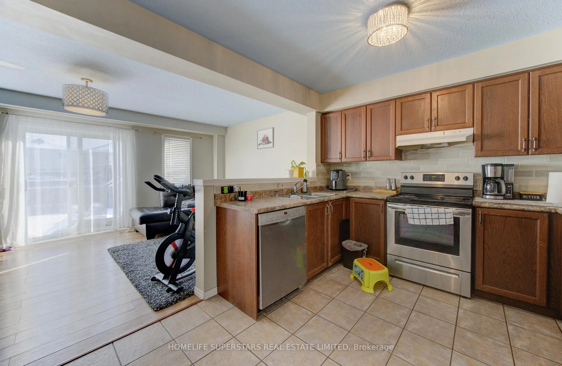 Photo 8 of 148 Snowdrop Crescent, Kitchener, Larentian West — HOMEH