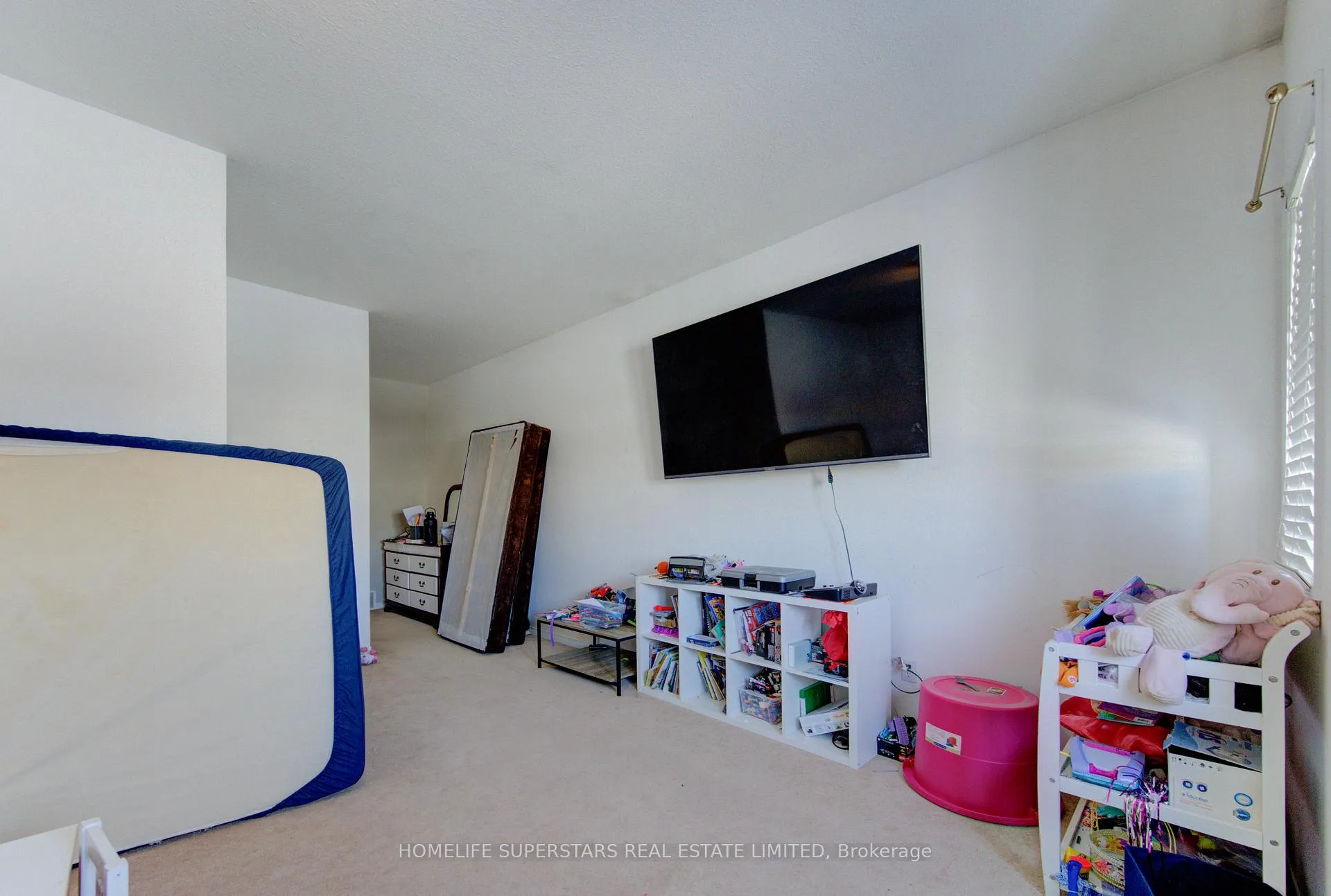 Photo 23 of 148 Snowdrop Crescent, Kitchener, Larentian West — HOMEH