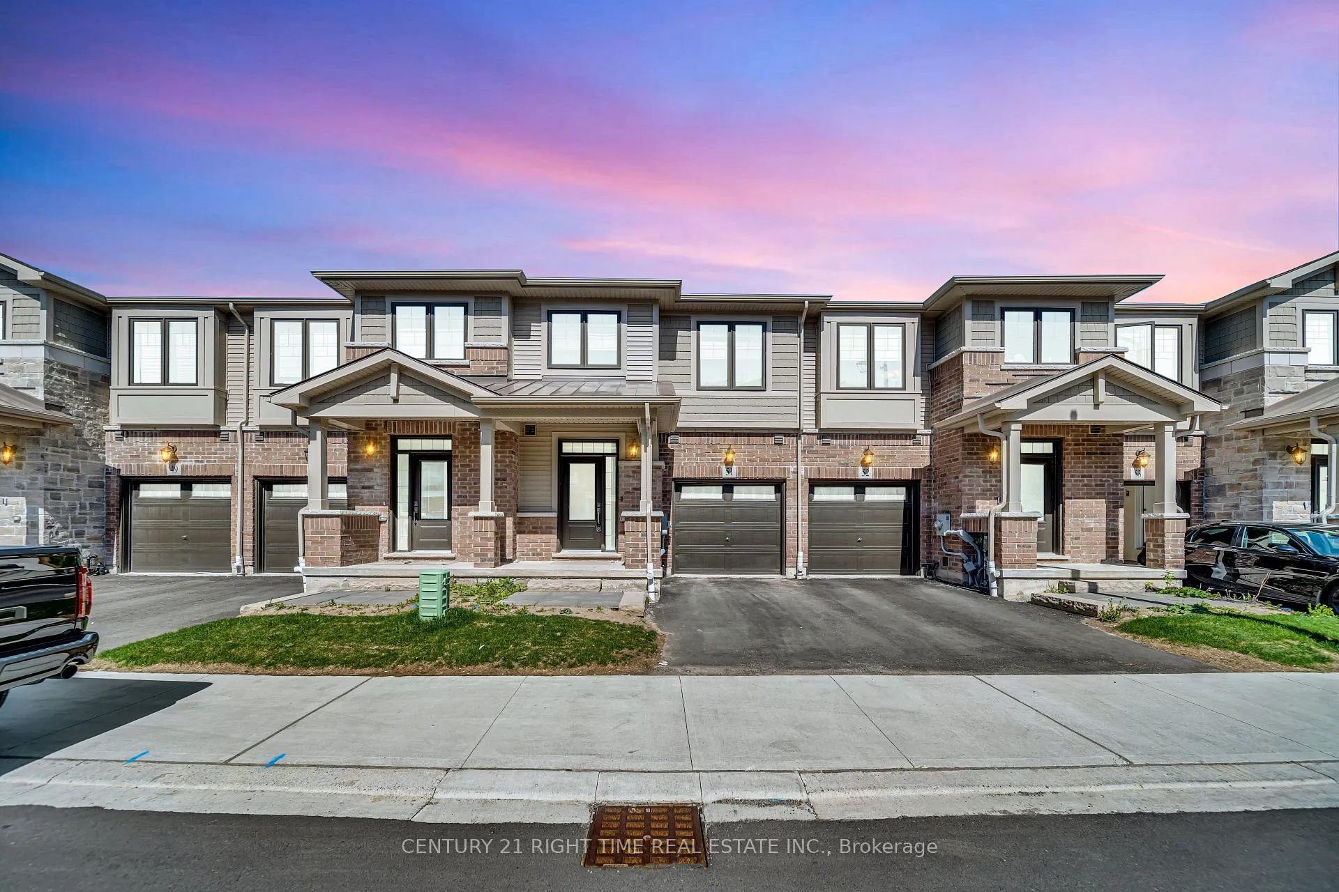 Front of Unit 51, 100 Hollywood Court