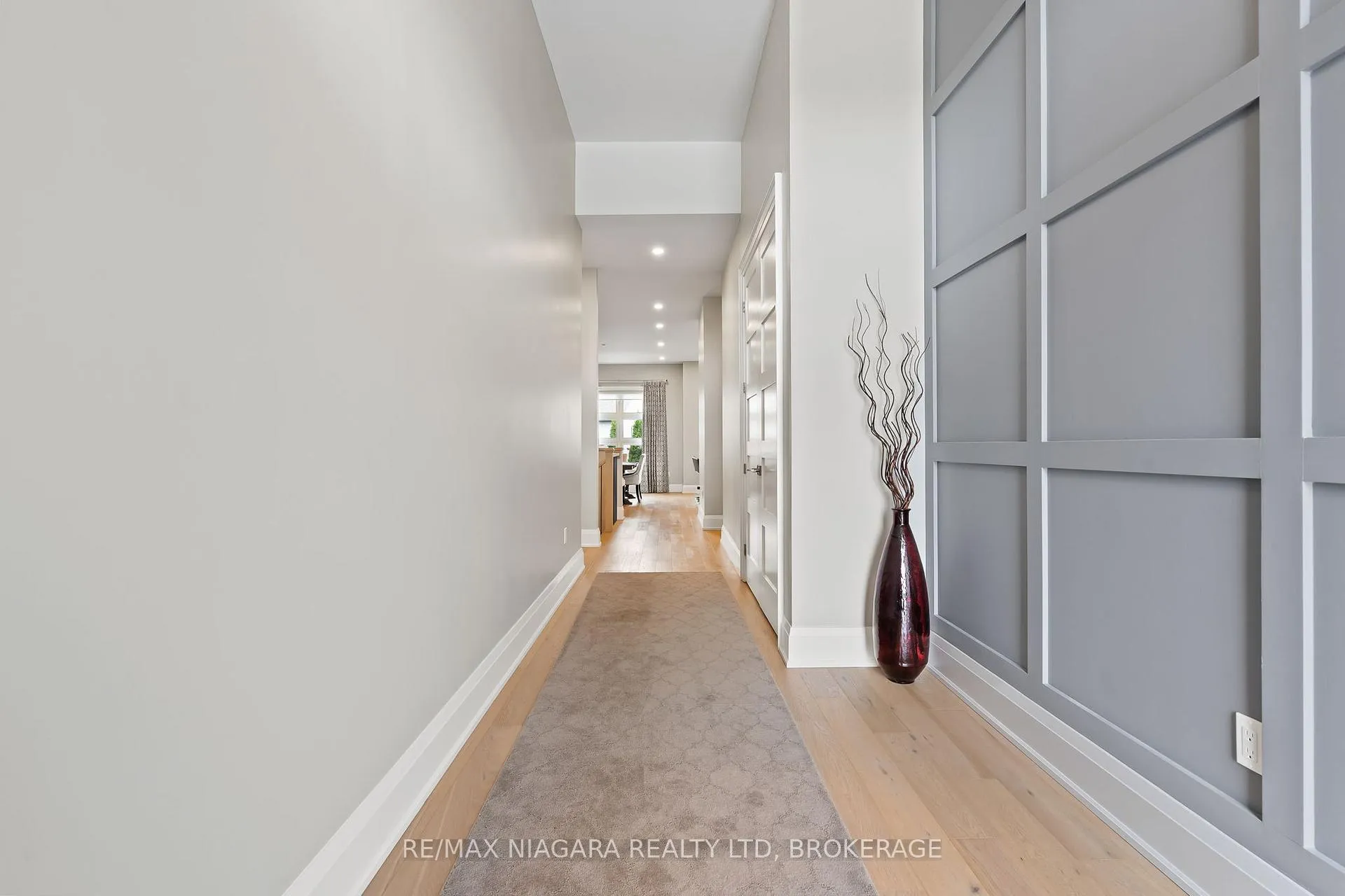 Photo 2 of 13 Francesco Crescent, St. Catharines, Rykert/Vansickle — HOMEH