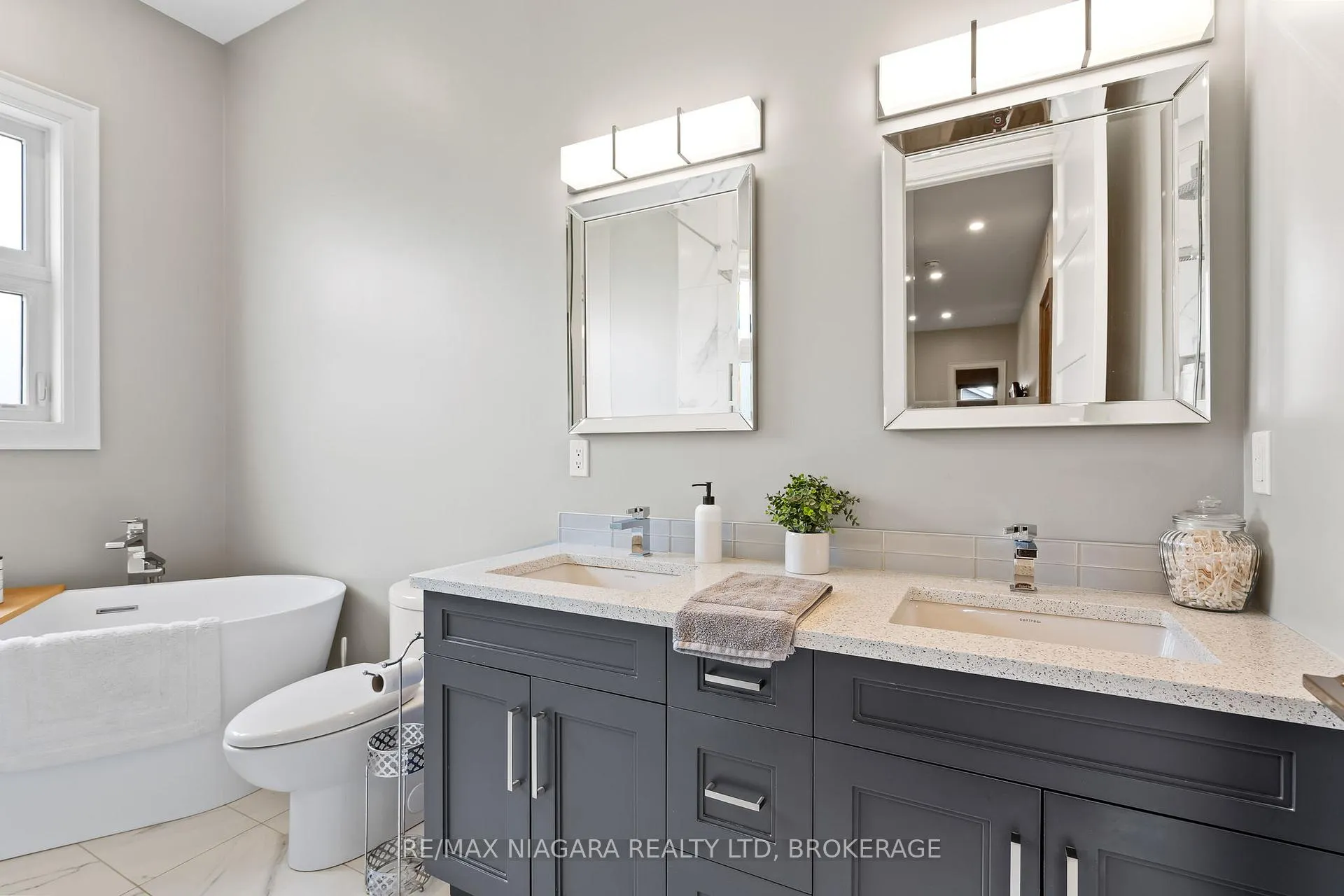 Photo 11 of 13 Francesco Crescent, St. Catharines, Rykert/Vansickle — HOMEH