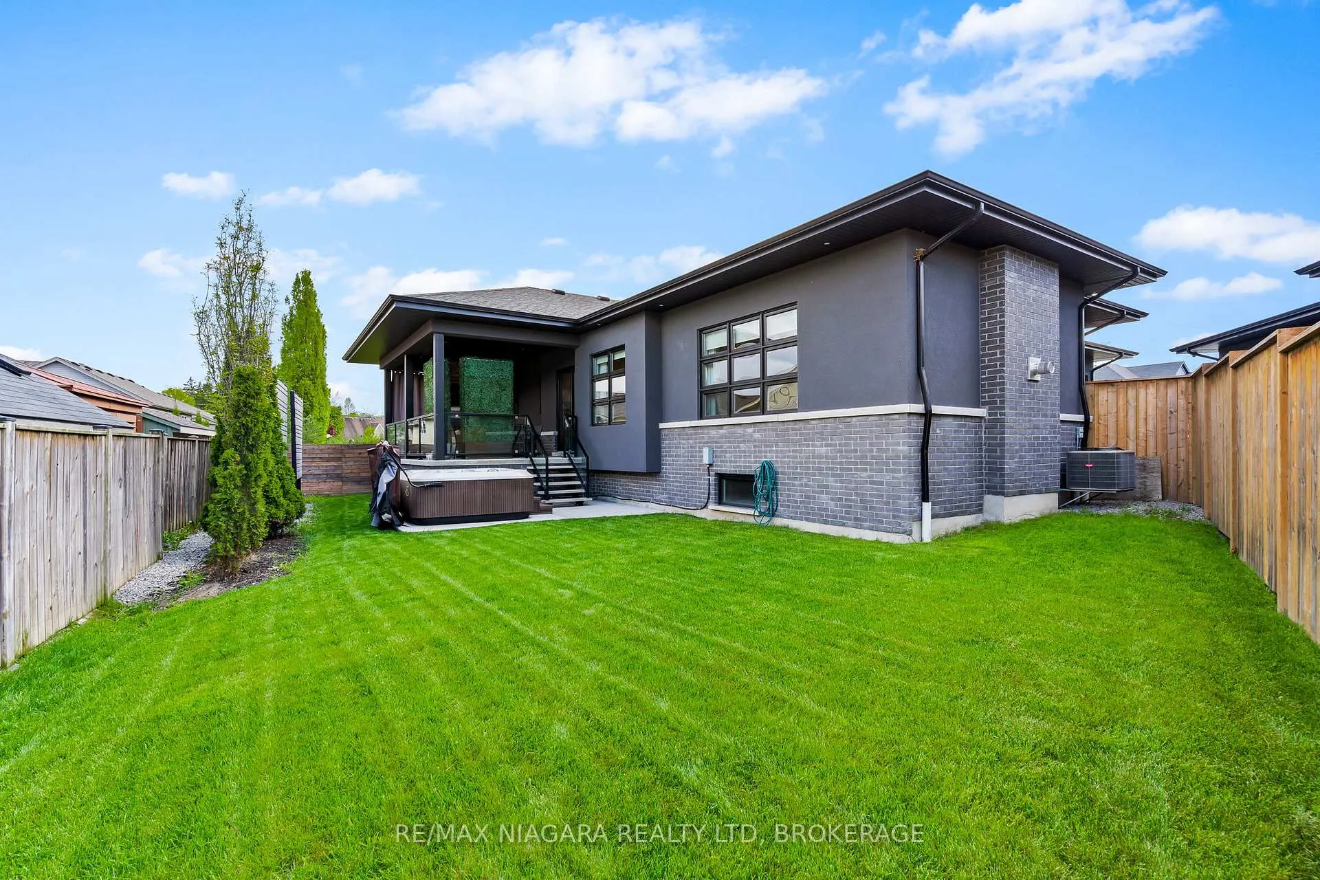 Photo 22 of 13 Francesco Crescent, St. Catharines, Rykert/Vansickle — HOMEH