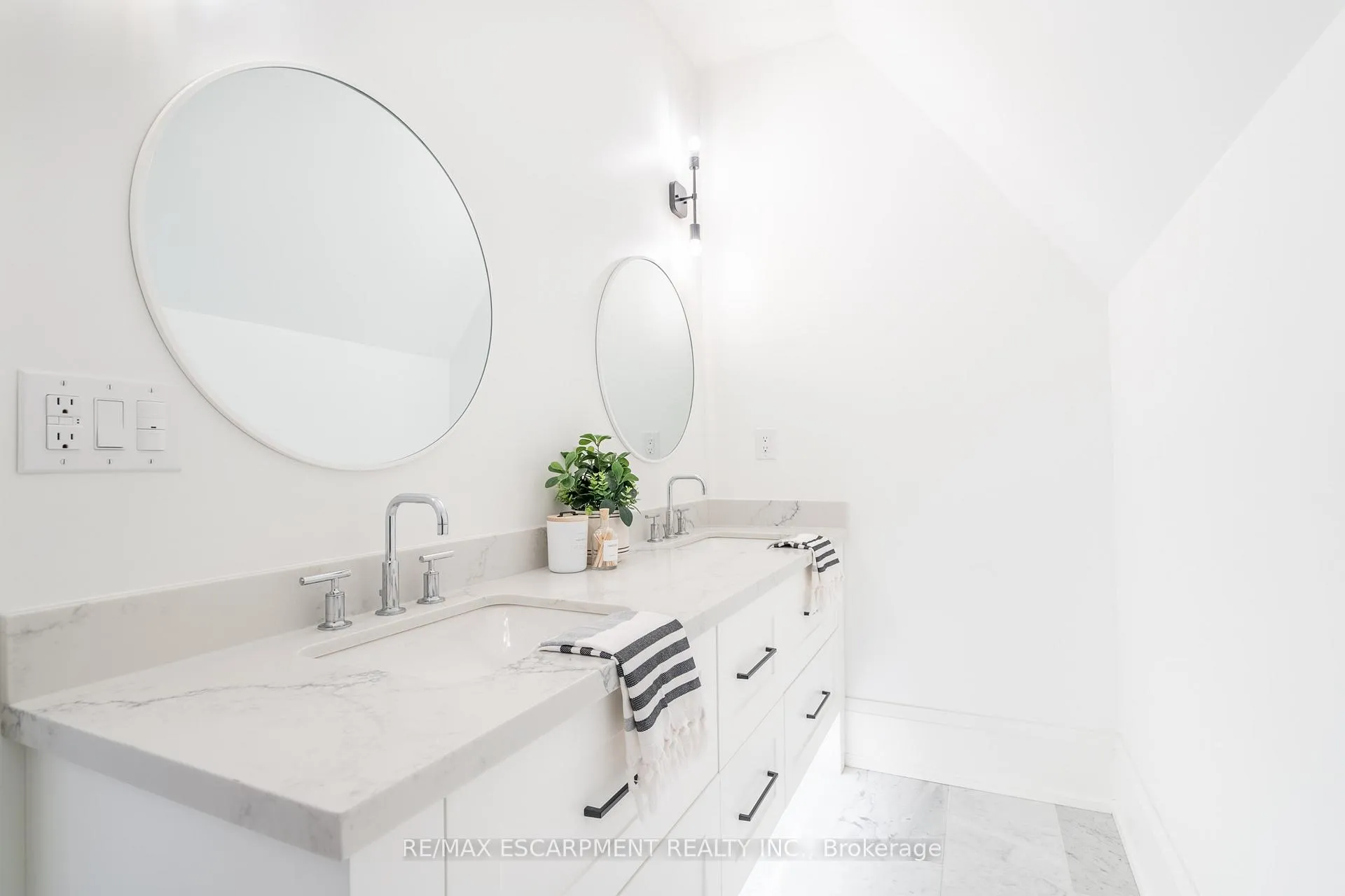 Photo 27 of 302 Carlisle Road, Hamilton, Carlisle — HOMEH