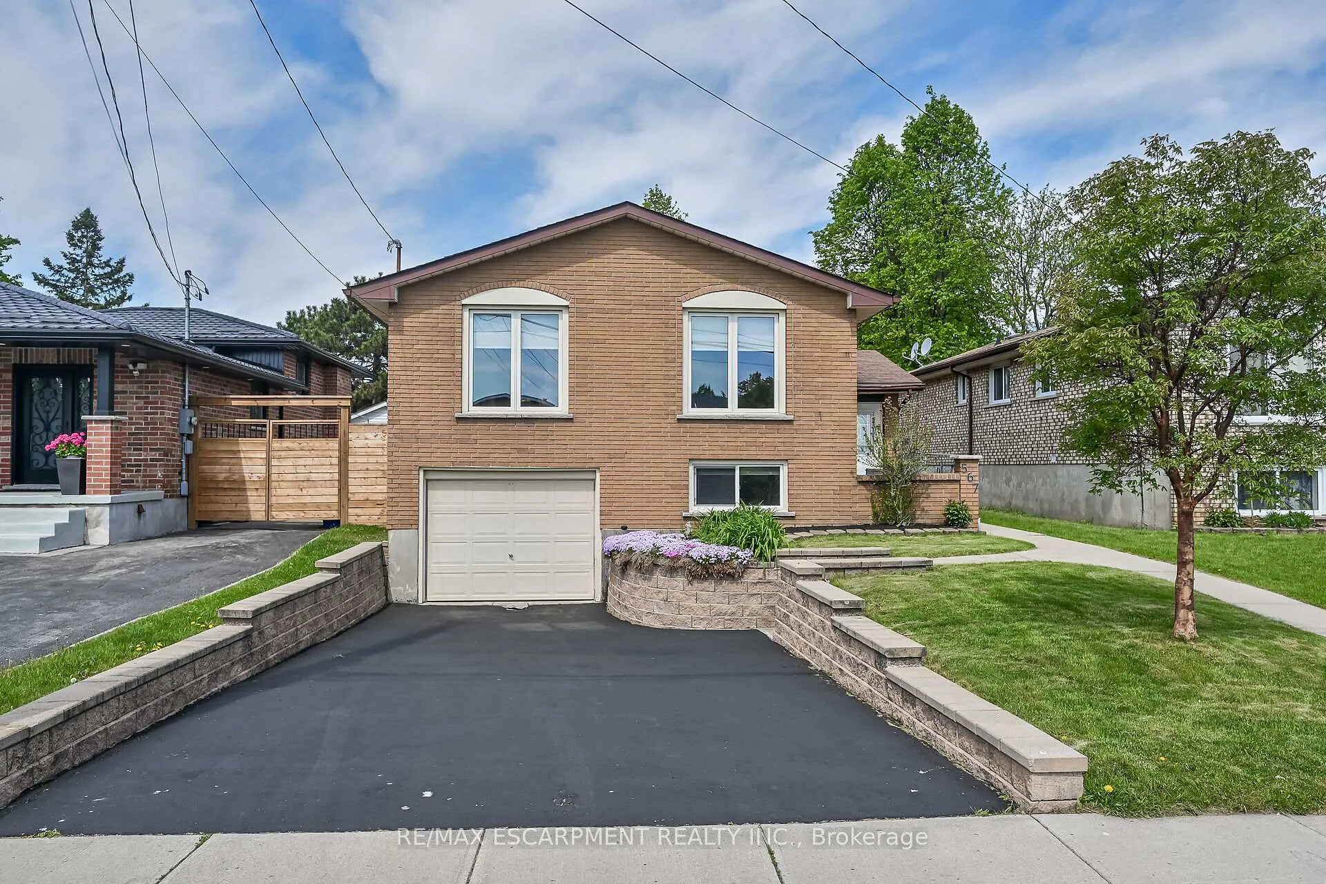 Photo 1 of 567 Queen Victoria Drive, Hamilton, Quinndale — HOMEH