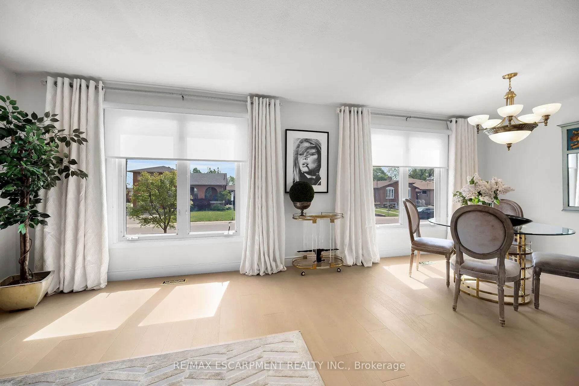 Photo 10 of 567 Queen Victoria Drive, Hamilton, Quinndale — HOMEH
