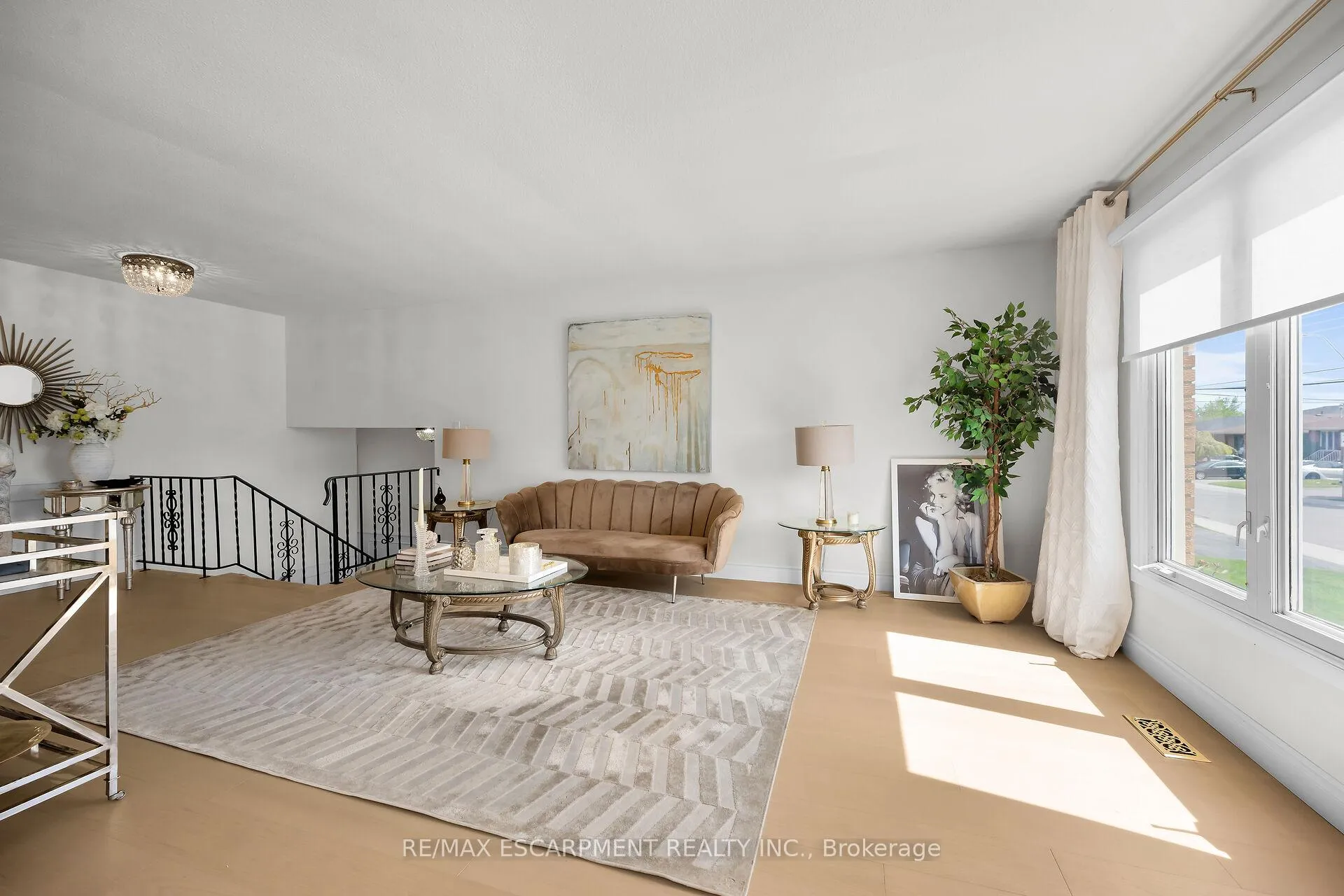 Photo 11 of 567 Queen Victoria Drive, Hamilton, Quinndale — HOMEH