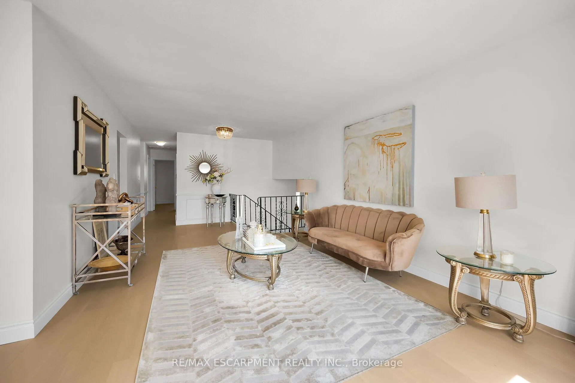 Photo 12 of 567 Queen Victoria Drive, Hamilton, Quinndale — HOMEH