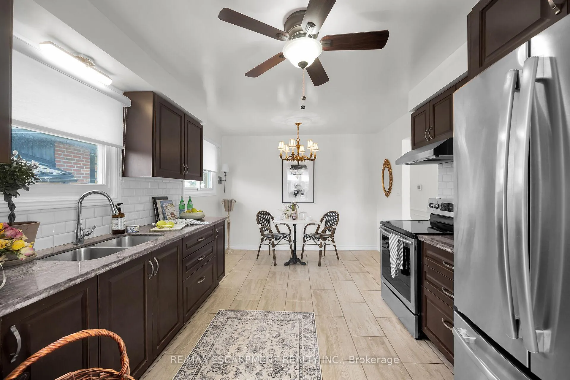 Photo 17 of 567 Queen Victoria Drive, Hamilton, Quinndale — HOMEH