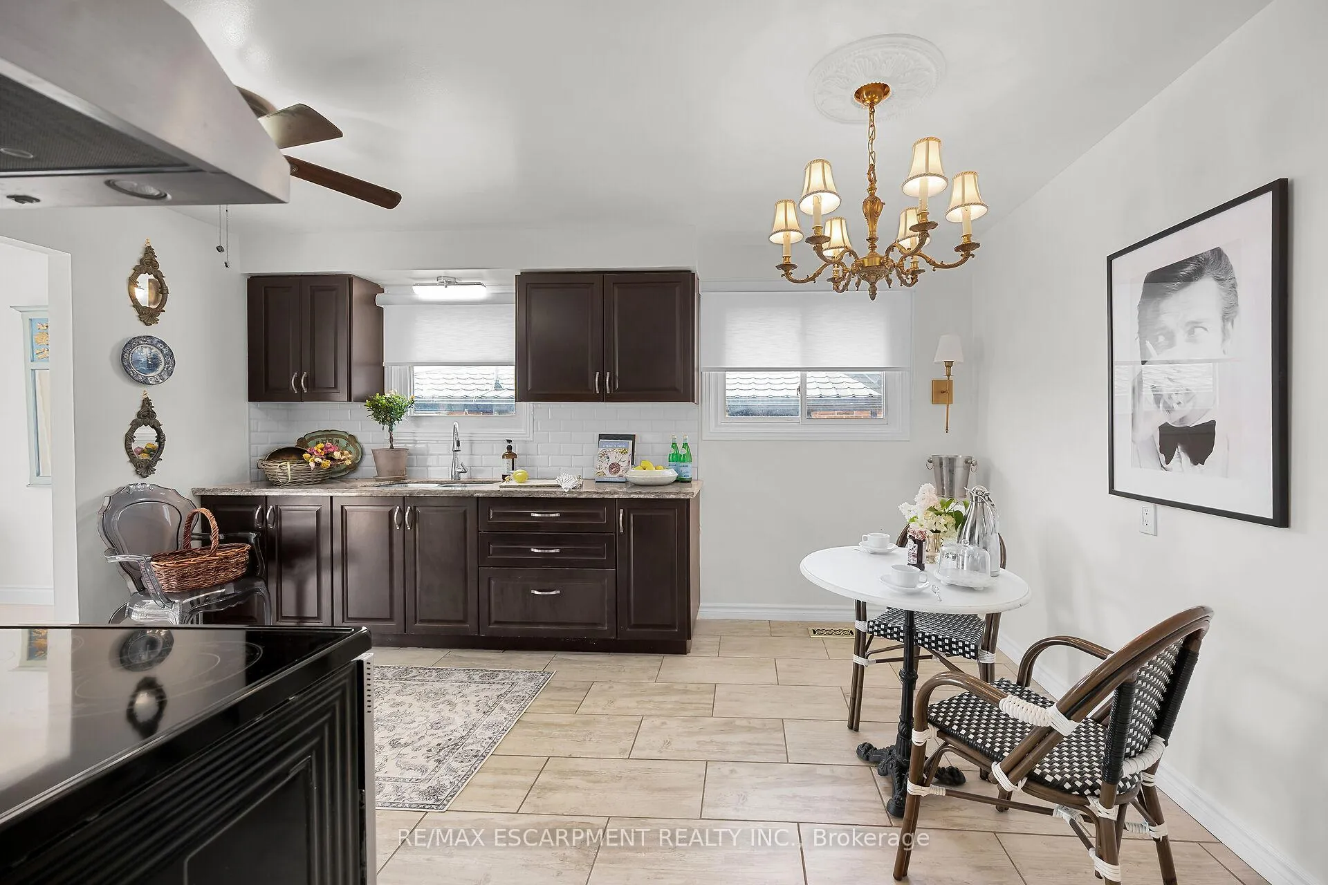 Photo 19 of 567 Queen Victoria Drive, Hamilton, Quinndale — HOMEH