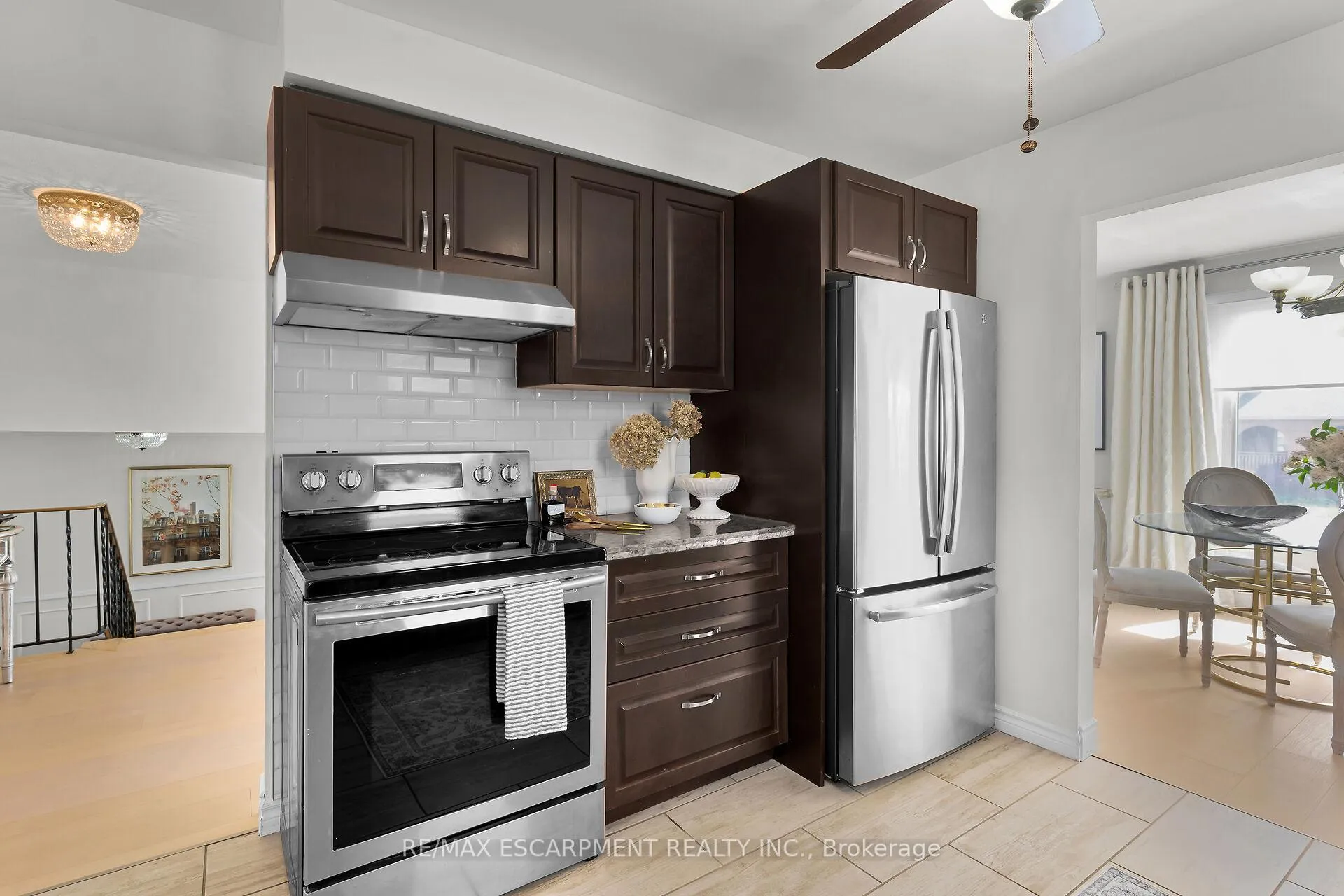 Photo 22 of 567 Queen Victoria Drive, Hamilton, Quinndale — HOMEH