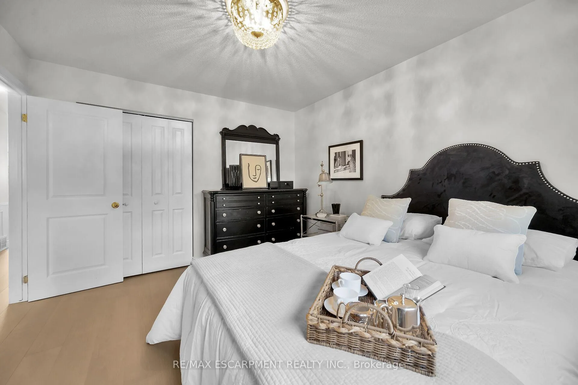 Photo 25 of 567 Queen Victoria Drive, Hamilton, Quinndale — HOMEH