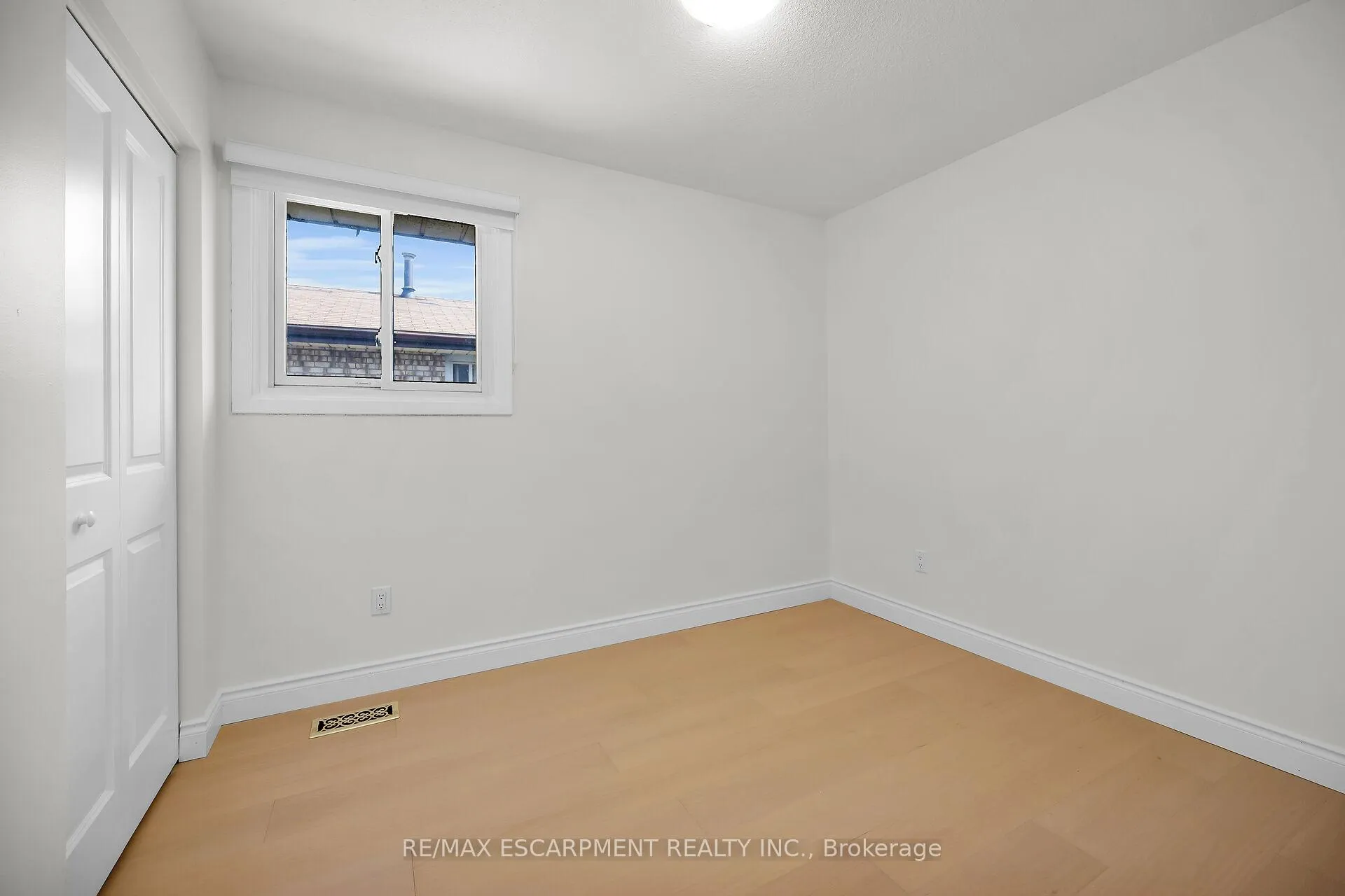 Photo 28 of 567 Queen Victoria Drive, Hamilton, Quinndale — HOMEH