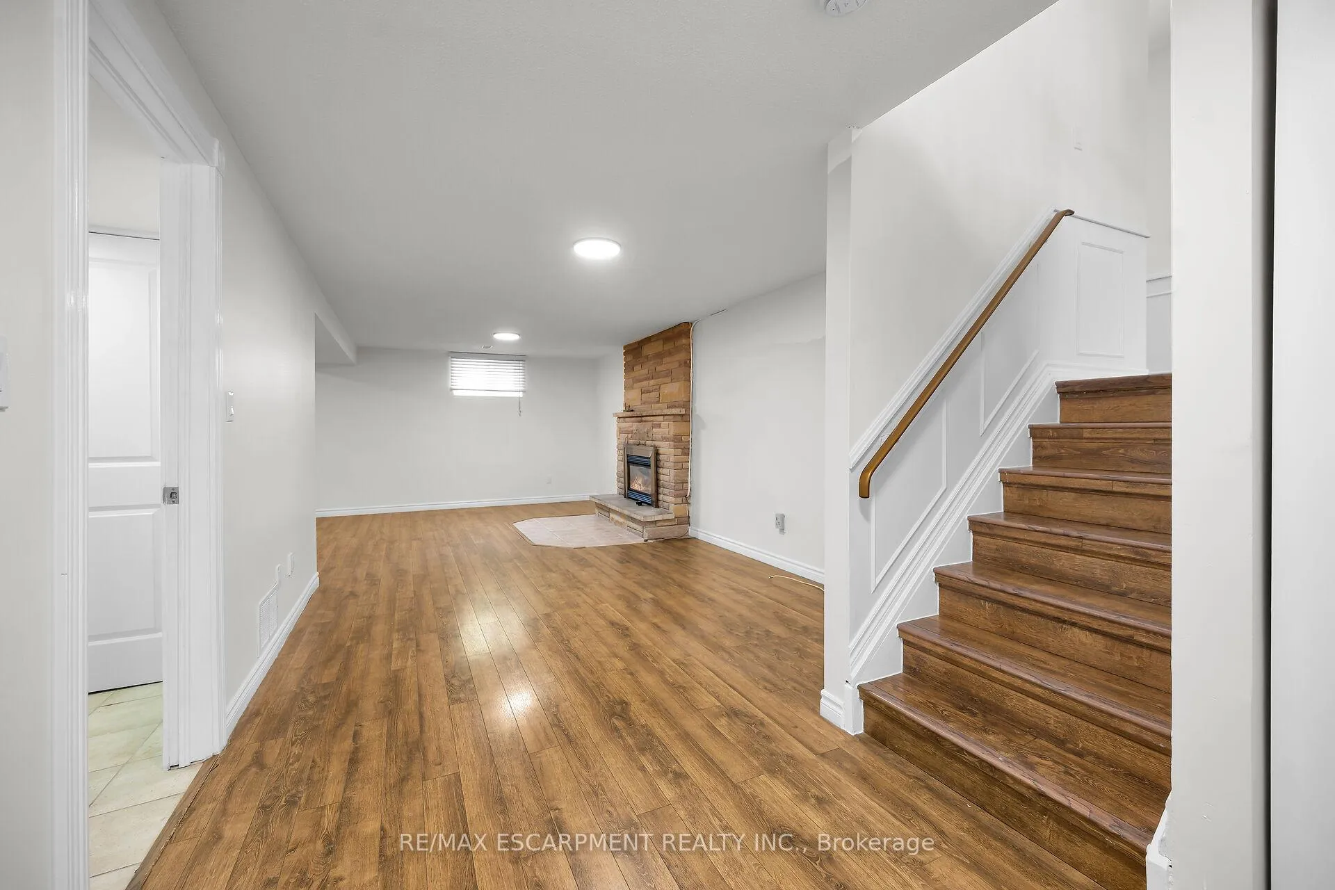Photo 32 of 567 Queen Victoria Drive, Hamilton, Quinndale — HOMEH