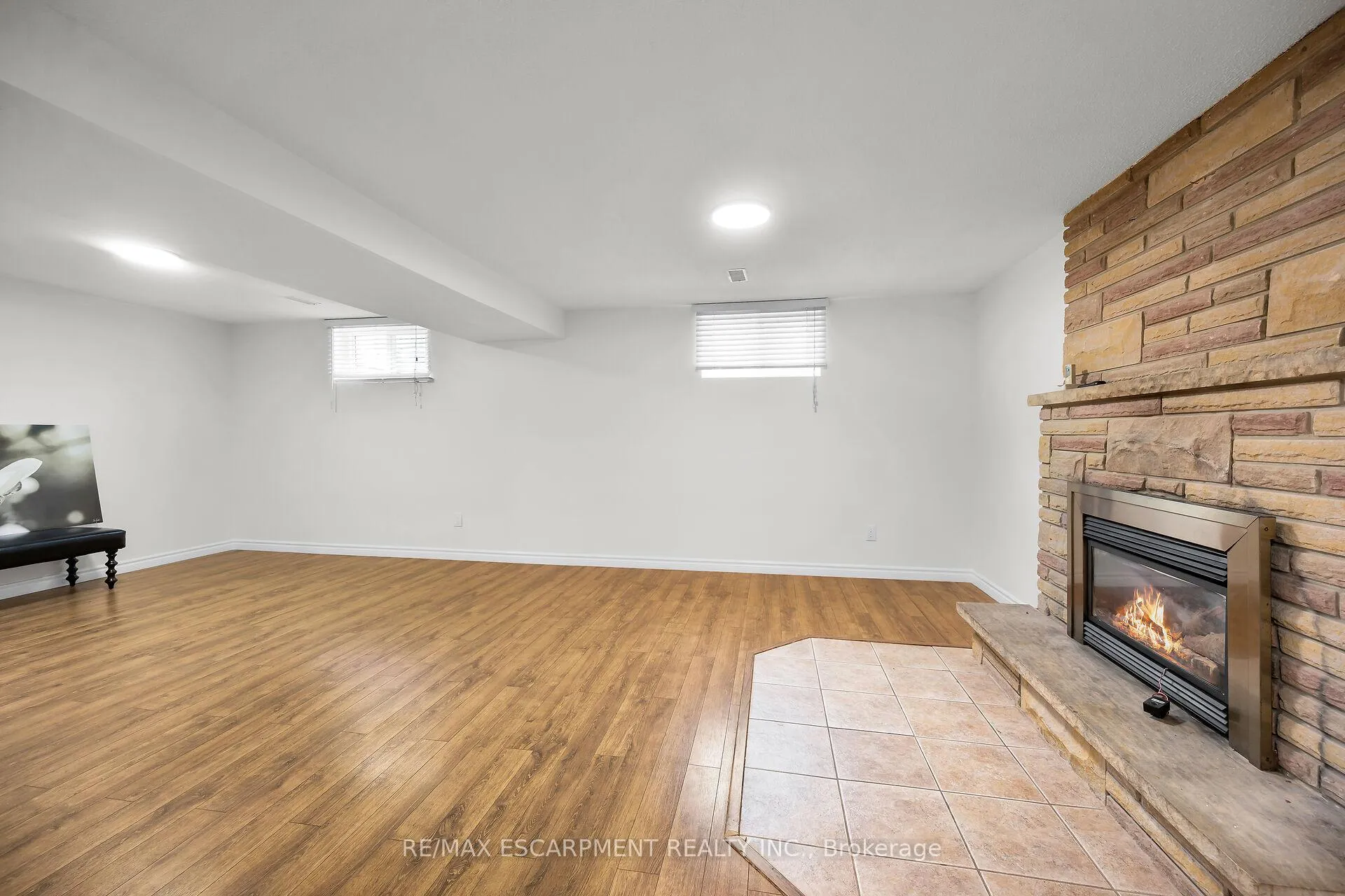 Photo 33 of 567 Queen Victoria Drive, Hamilton, Quinndale — HOMEH