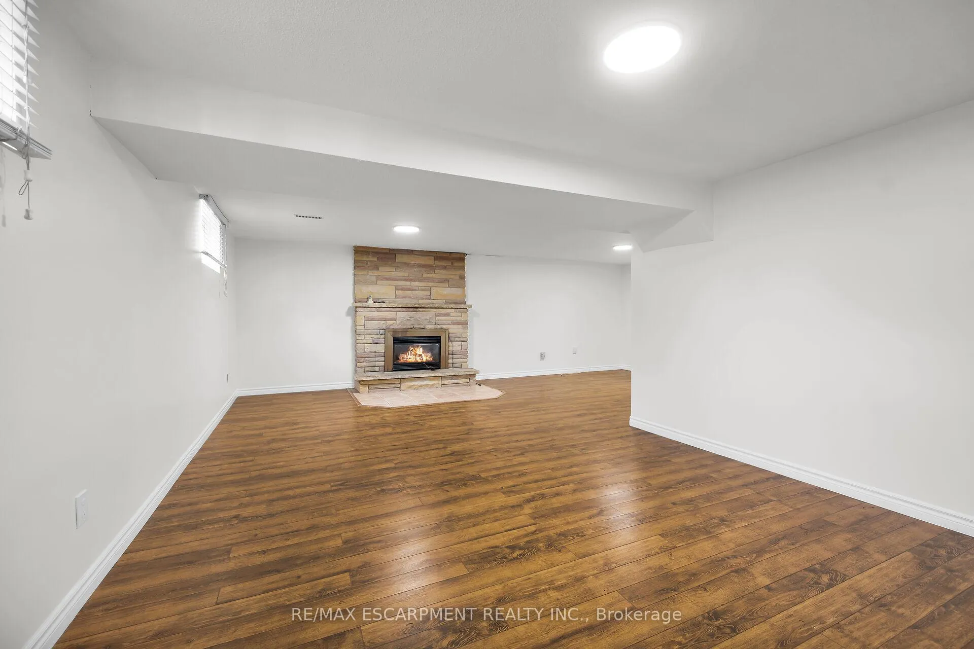 Photo 35 of 567 Queen Victoria Drive, Hamilton, Quinndale — HOMEH