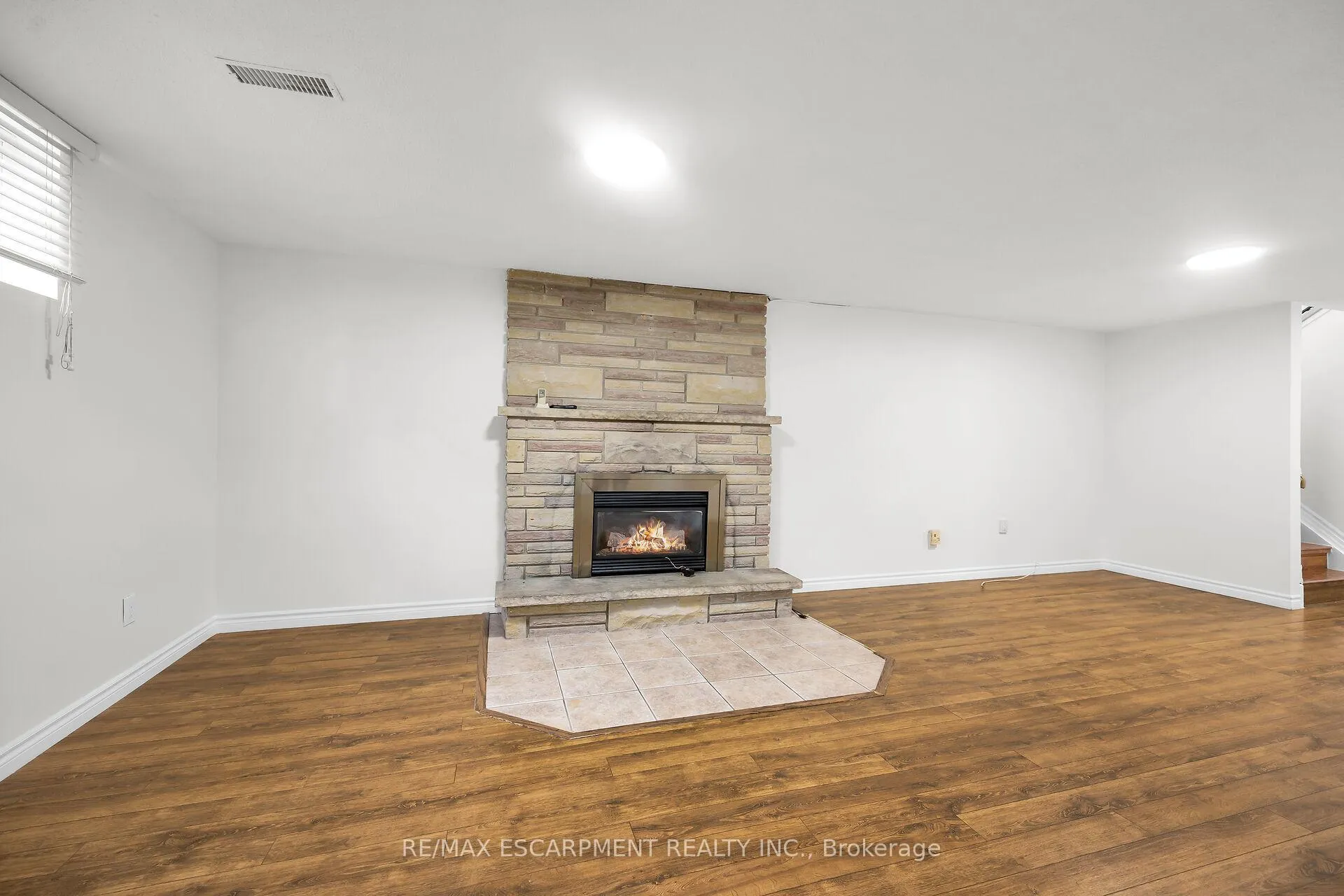 Photo 36 of 567 Queen Victoria Drive, Hamilton, Quinndale — HOMEH