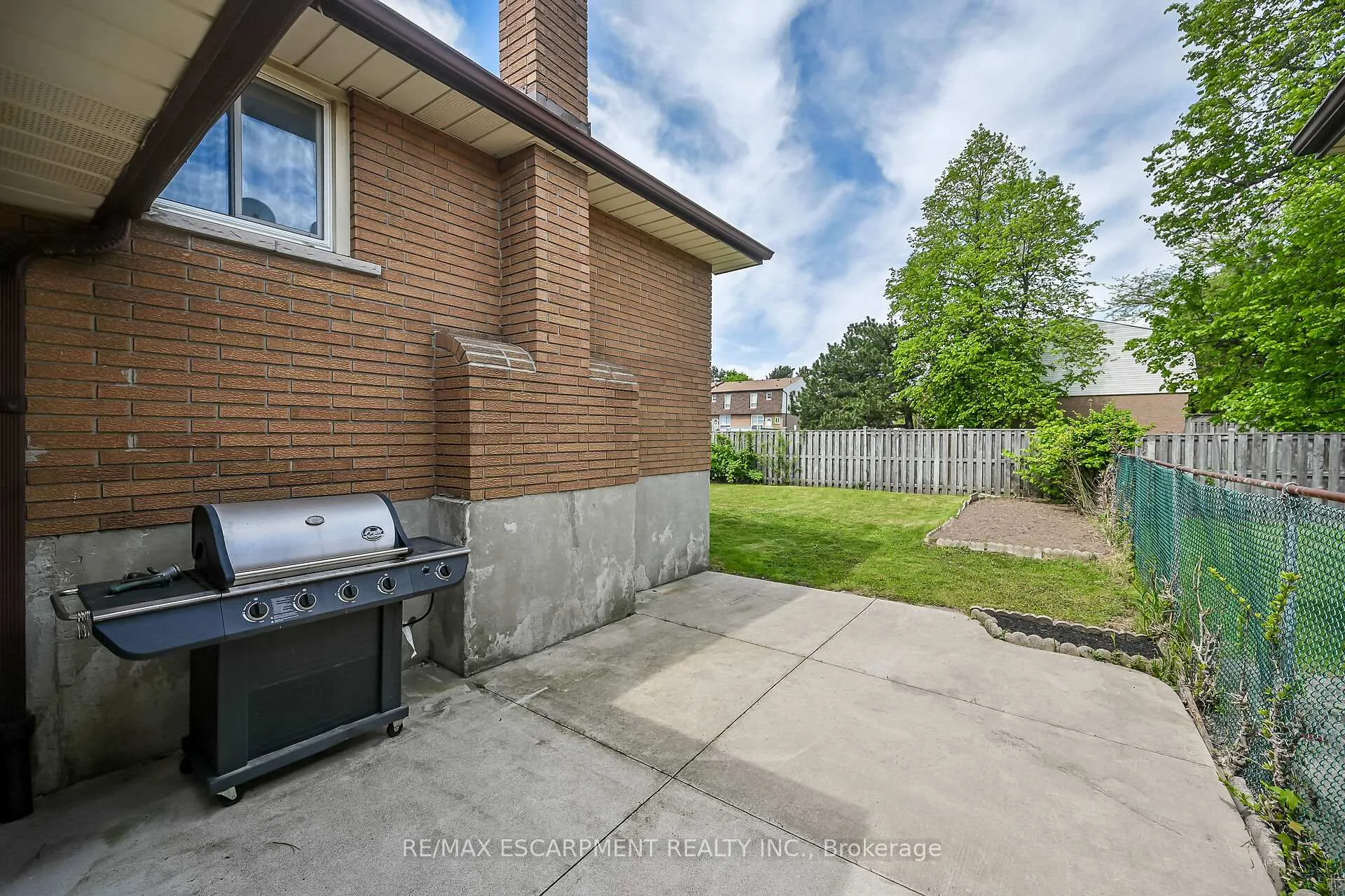 Photo 42 of 567 Queen Victoria Drive, Hamilton, Quinndale — HOMEH