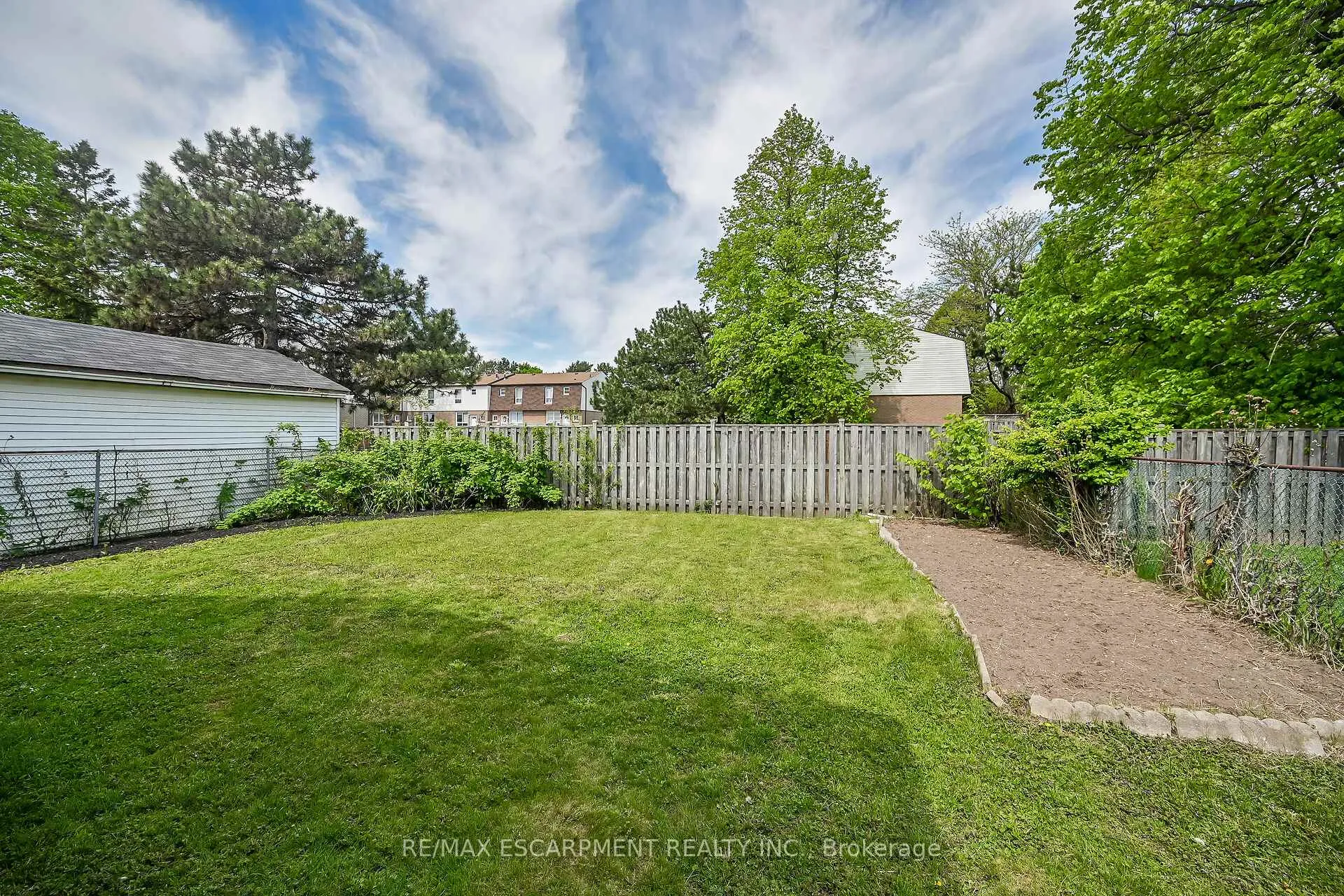 Photo 43 of 567 Queen Victoria Drive, Hamilton, Quinndale — HOMEH