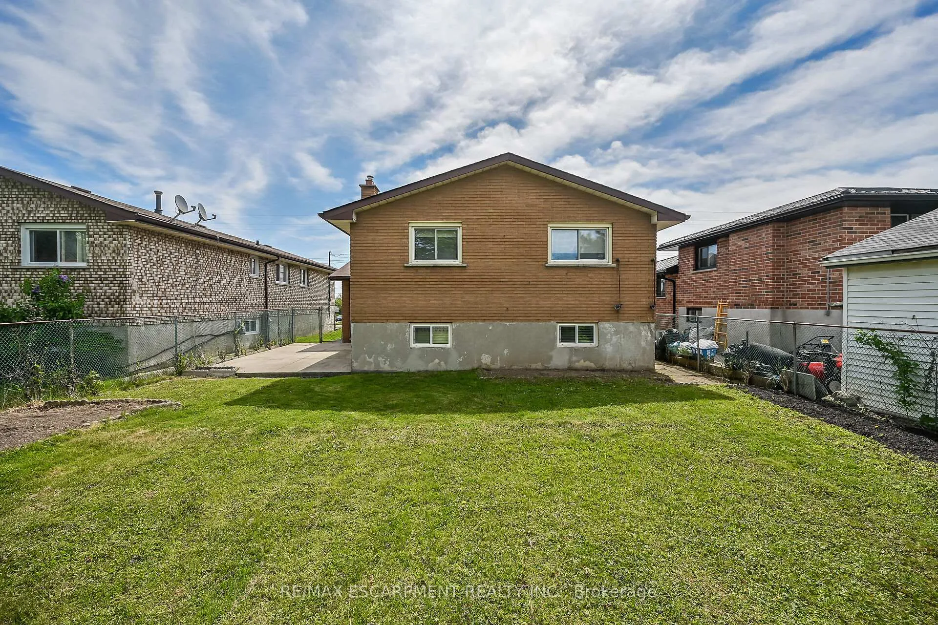 Photo 46 of 567 Queen Victoria Drive, Hamilton, Quinndale — HOMEH