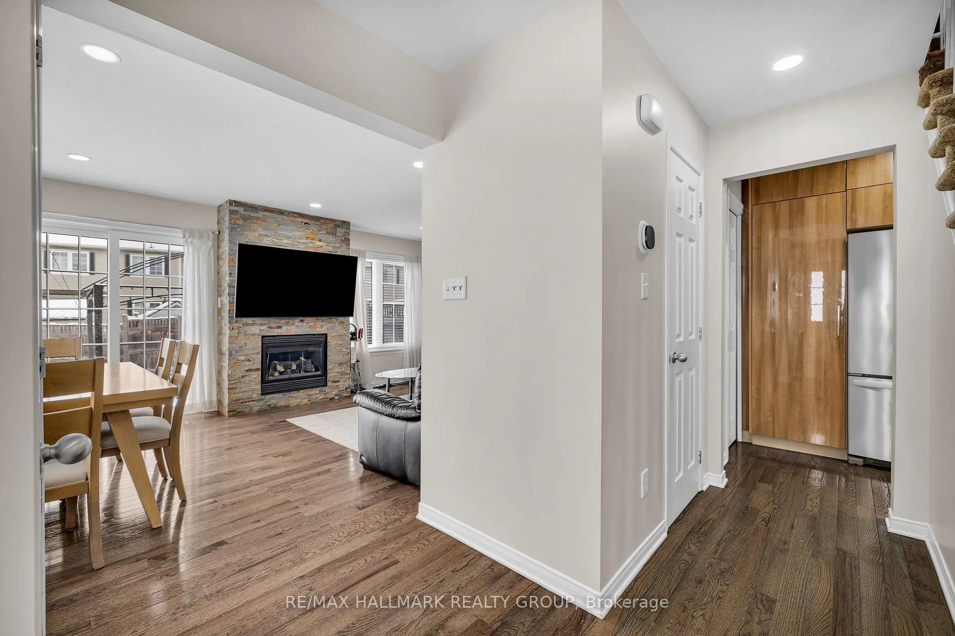 Photo 9 of 320 Silbrass Private, Ottawa, Barrhaven - Stonebridge — HOMEH