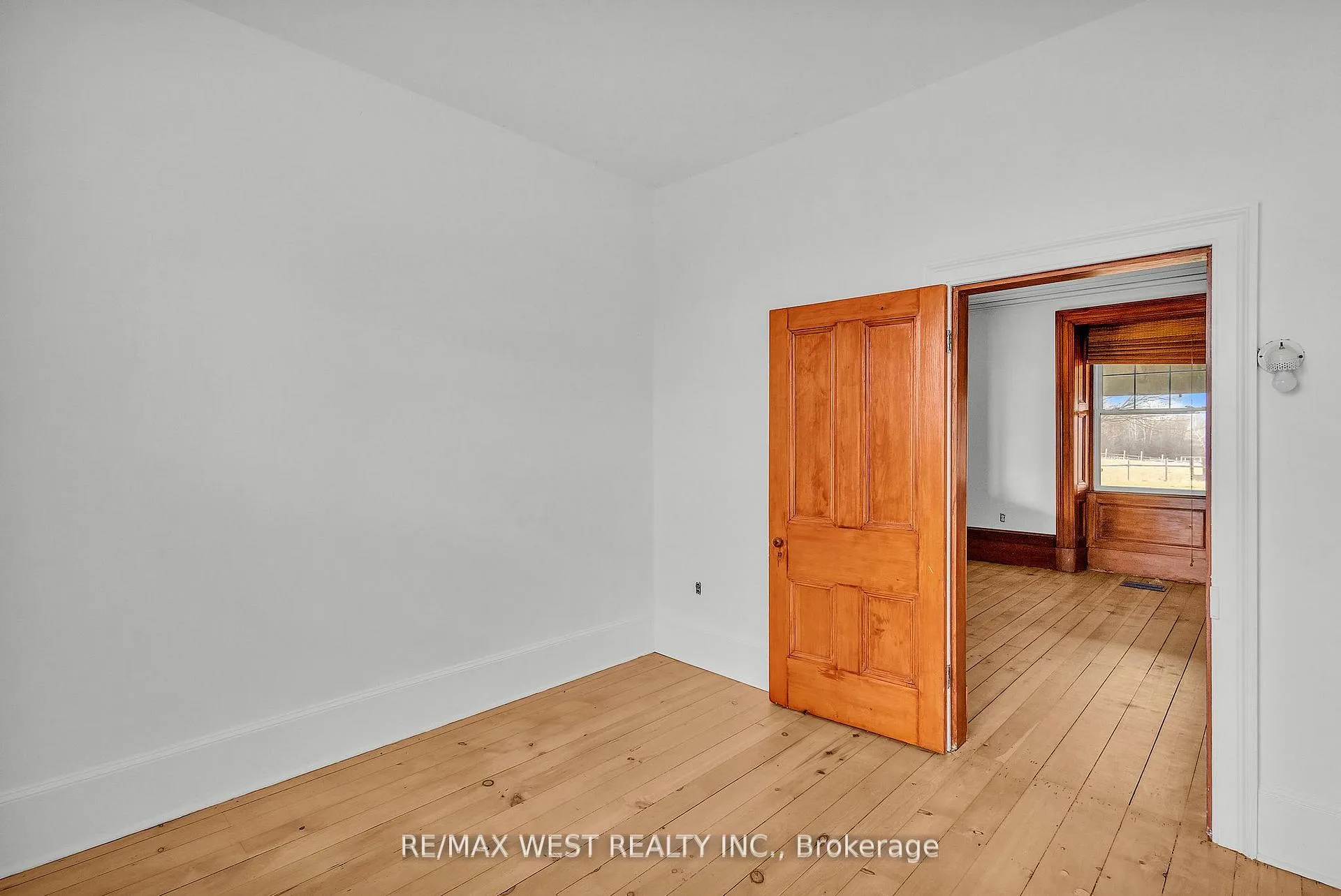 Photo 19 of 1802 Regional Rd 97, Cambridge, Silver Heights — HOMEH