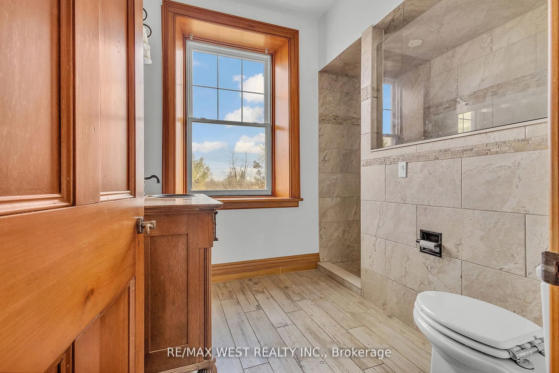Photo 21 of 1802 Regional Rd 97, Cambridge, Silver Heights — HOMEH