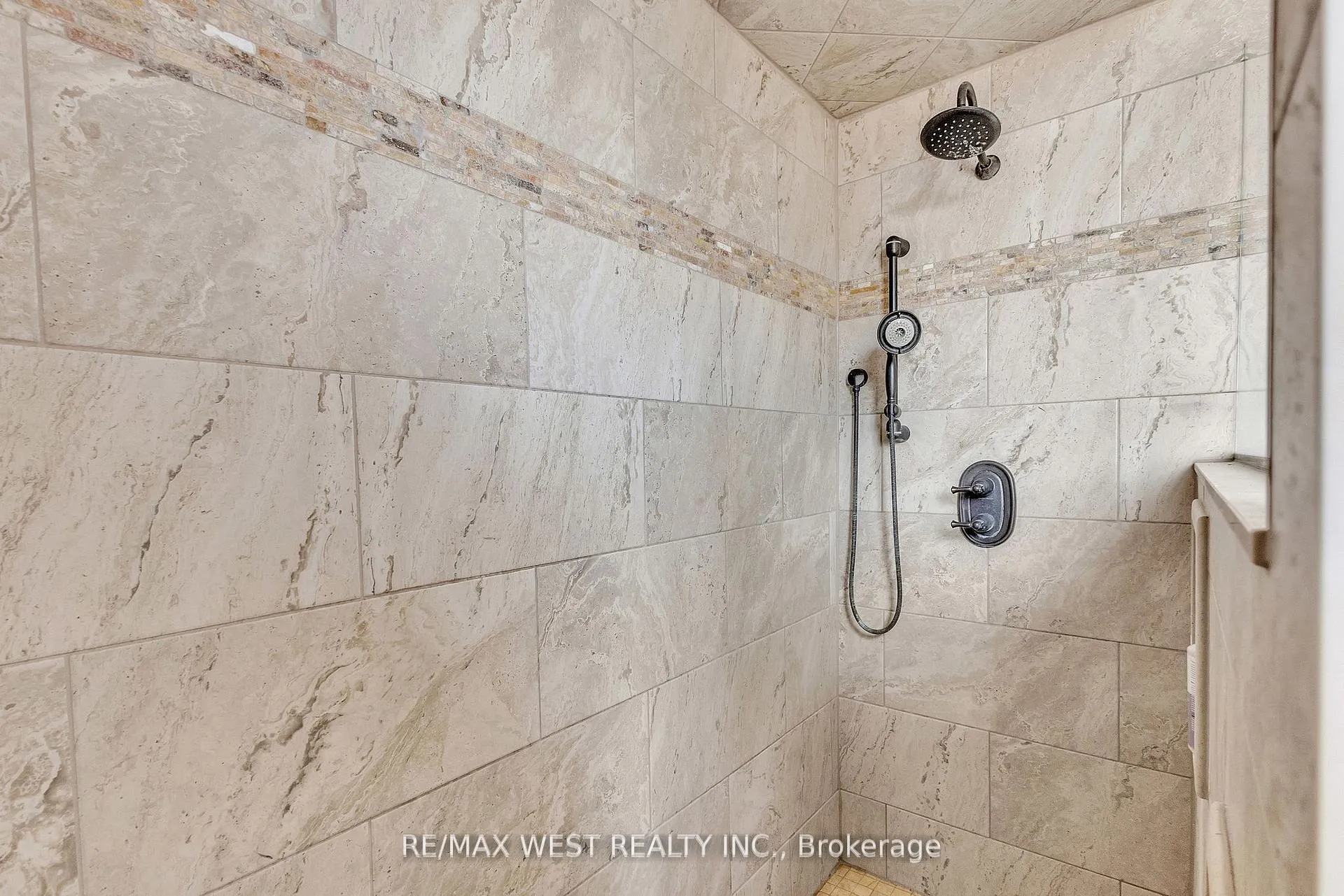 Photo 22 of 1802 Regional Rd 97, Cambridge, Silver Heights — HOMEH