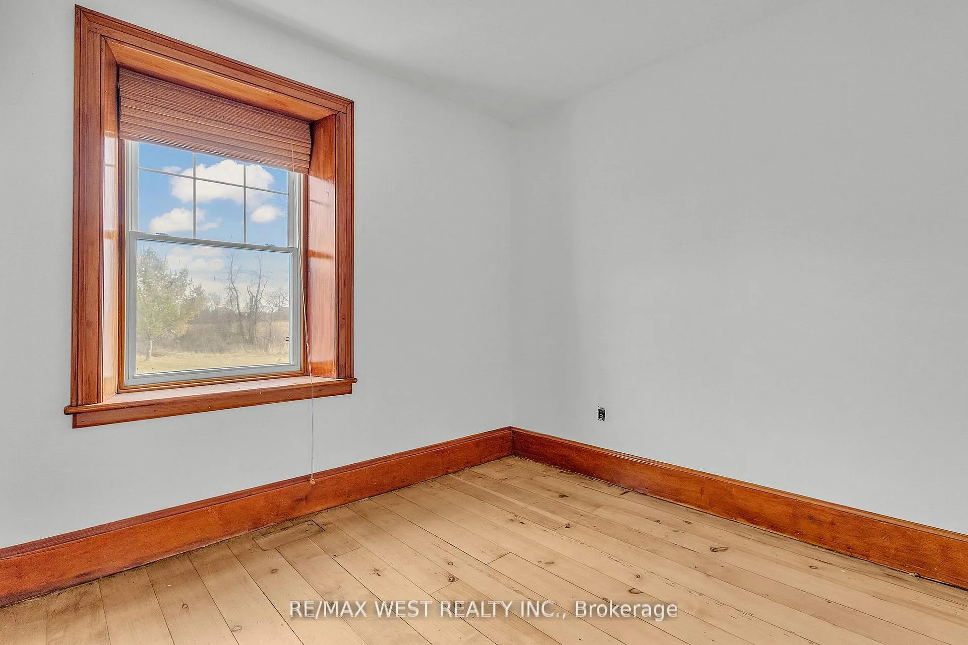 Photo 26 of 1802 Regional Rd 97, Cambridge, Silver Heights — HOMEH