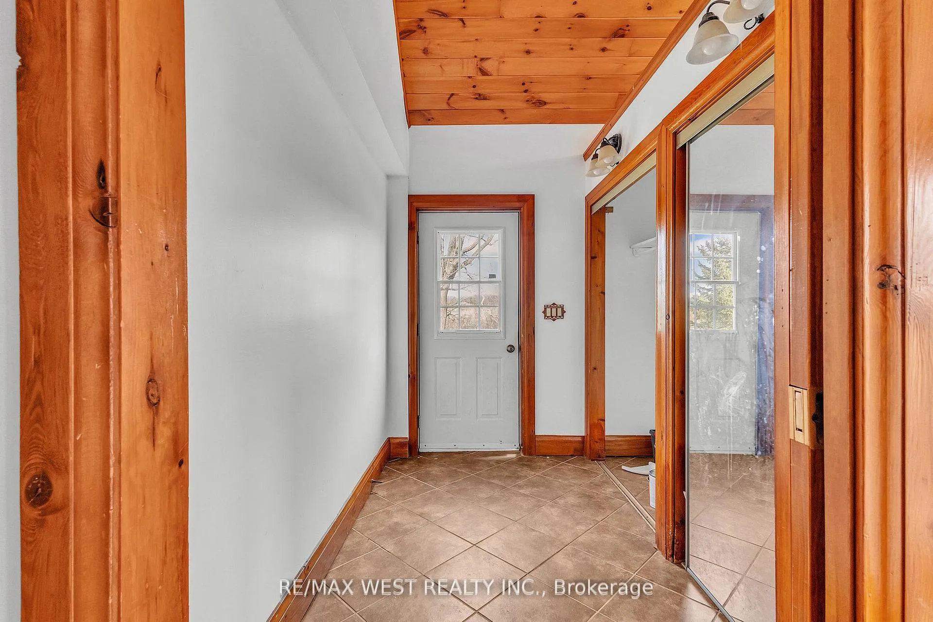 Photo 29 of 1802 Regional Rd 97, Cambridge, Silver Heights — HOMEH