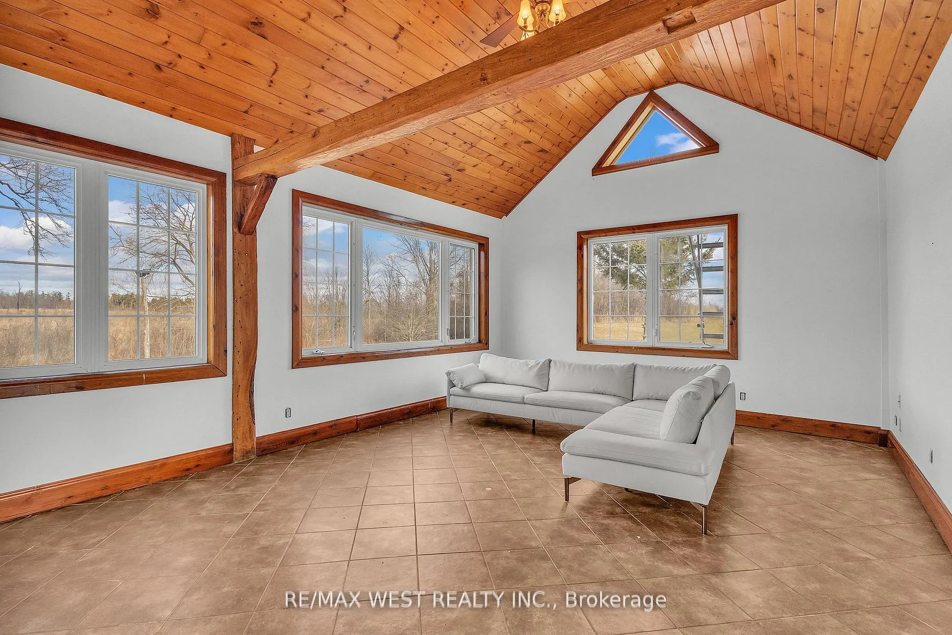 Photo 30 of 1802 Regional Rd 97, Cambridge, Silver Heights — HOMEH