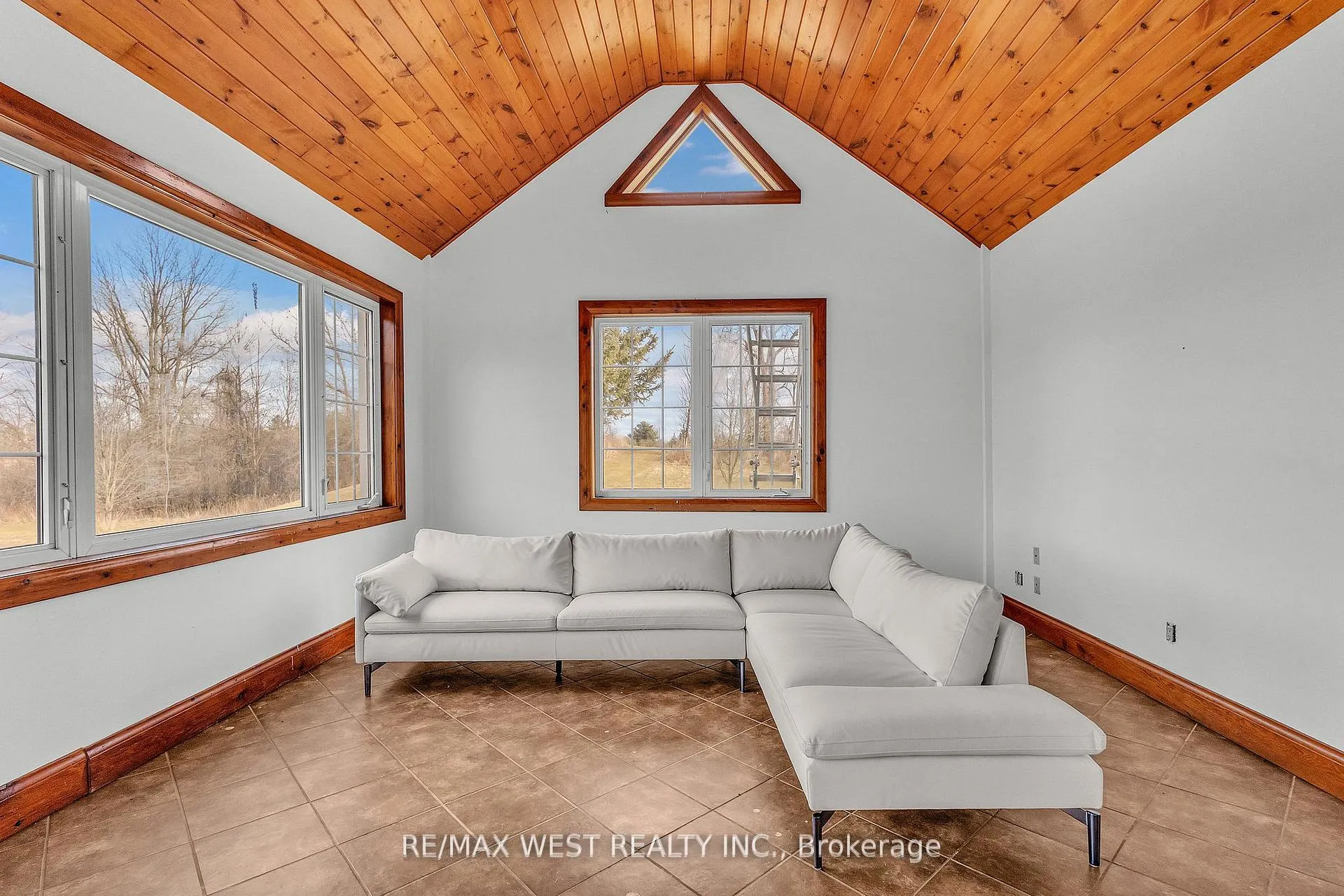 Photo 31 of 1802 Regional Rd 97, Cambridge, Silver Heights — HOMEH
