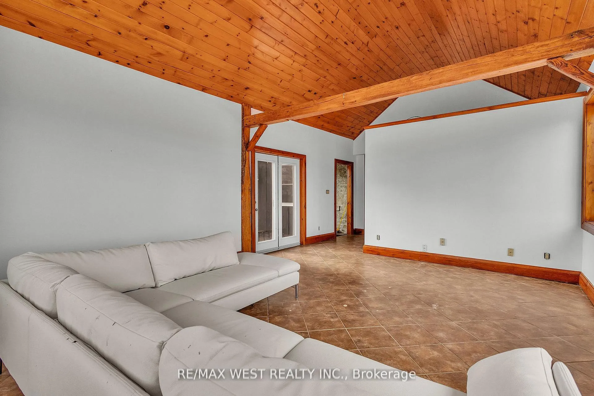 Photo 32 of 1802 Regional Rd 97, Cambridge, Silver Heights — HOMEH