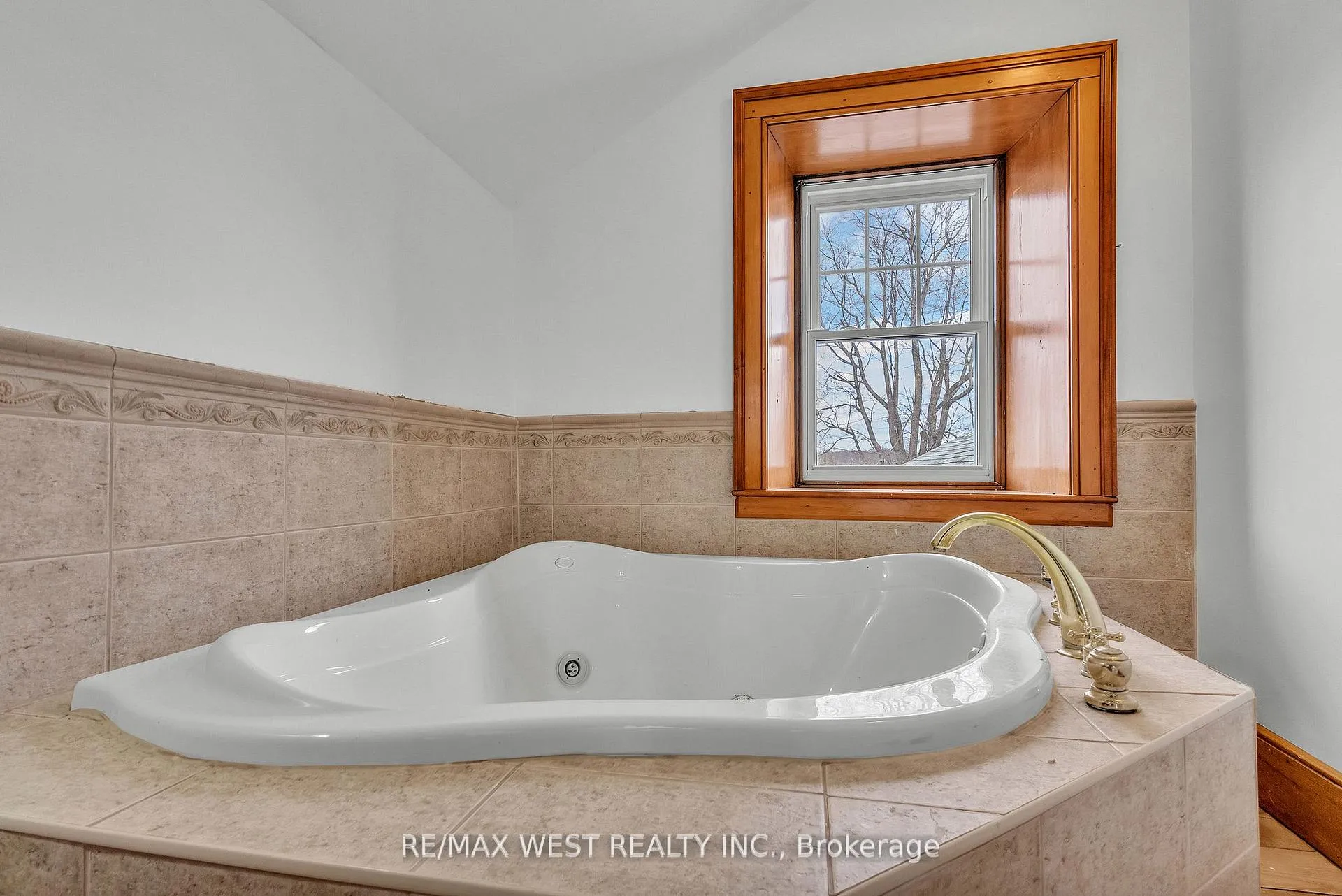 Photo 36 of 1802 Regional Rd 97, Cambridge, Silver Heights — HOMEH
