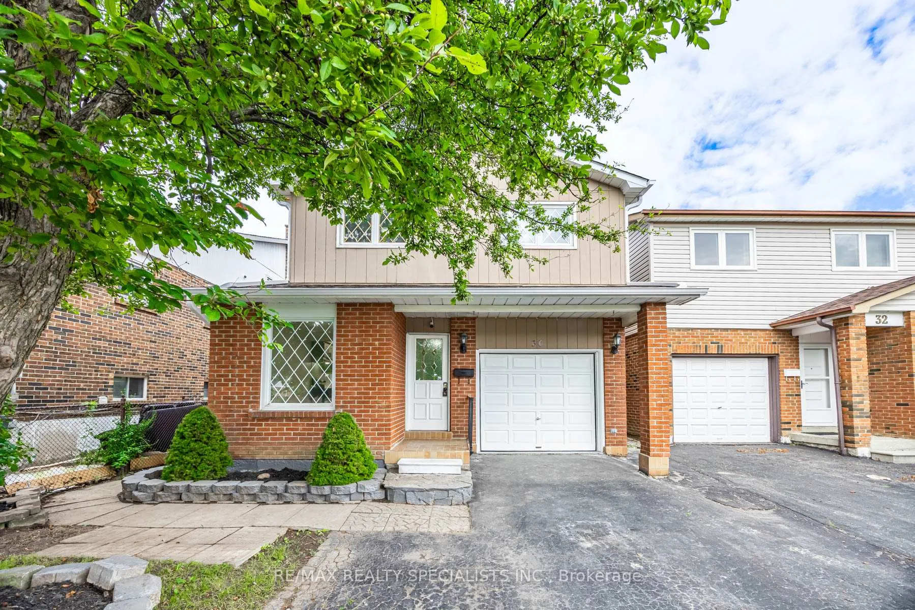 Photo 3 of 30 Winterfold Drive, Brampton, Madoc — HOMEH
