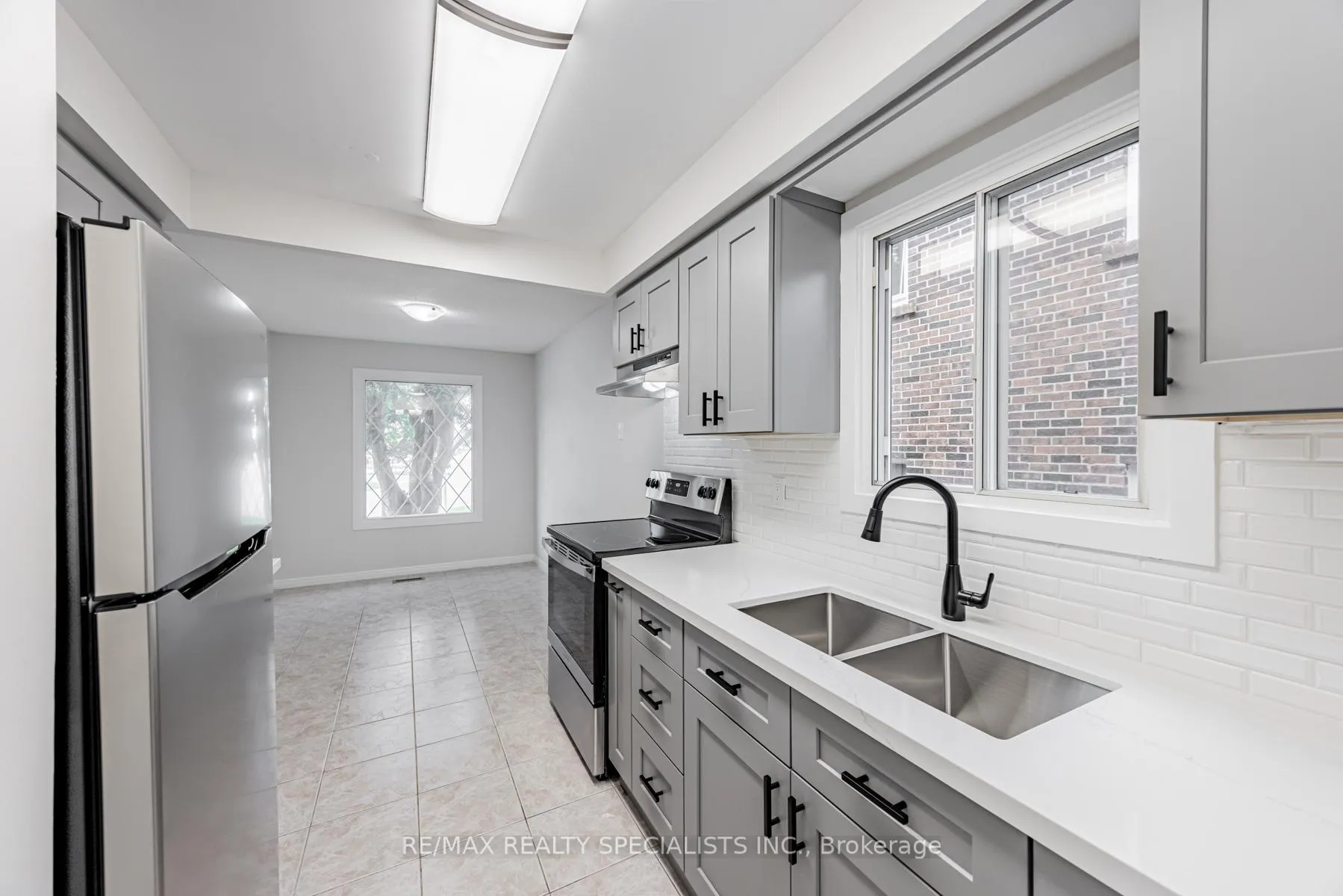 Photo 8 of 30 Winterfold Drive, Brampton, Madoc — HOMEH