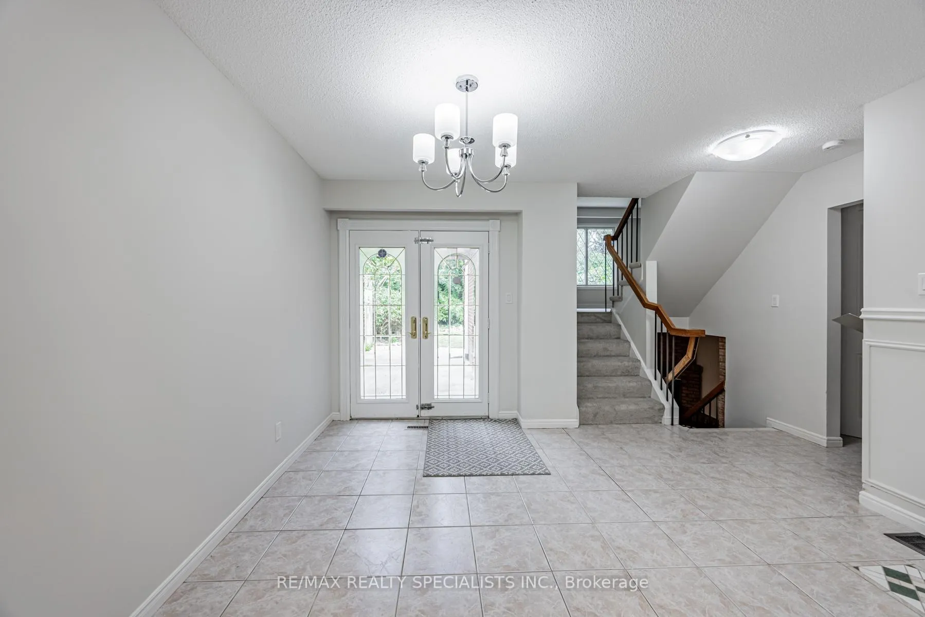 Photo 9 of 30 Winterfold Drive, Brampton, Madoc — HOMEH